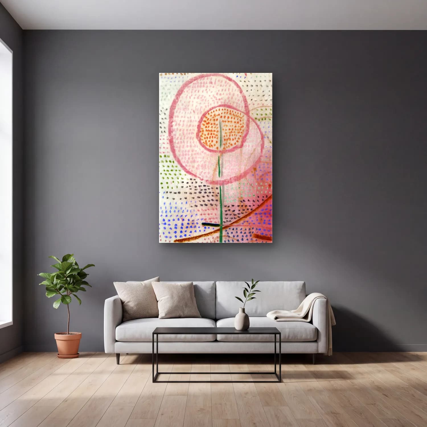 Paul Klee – Blossoming cam tablo — gri duvarlı salonda