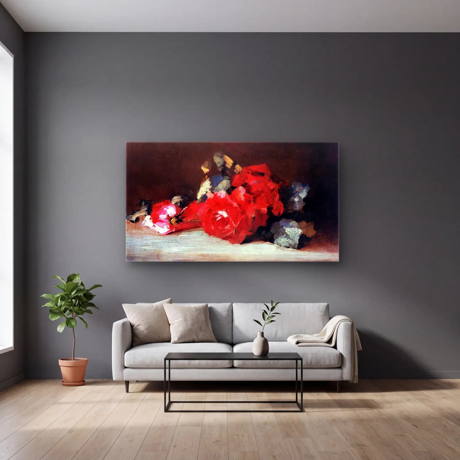 Károly Ferenczy – Cut Roses cam tablo — gri duvarlı salonda