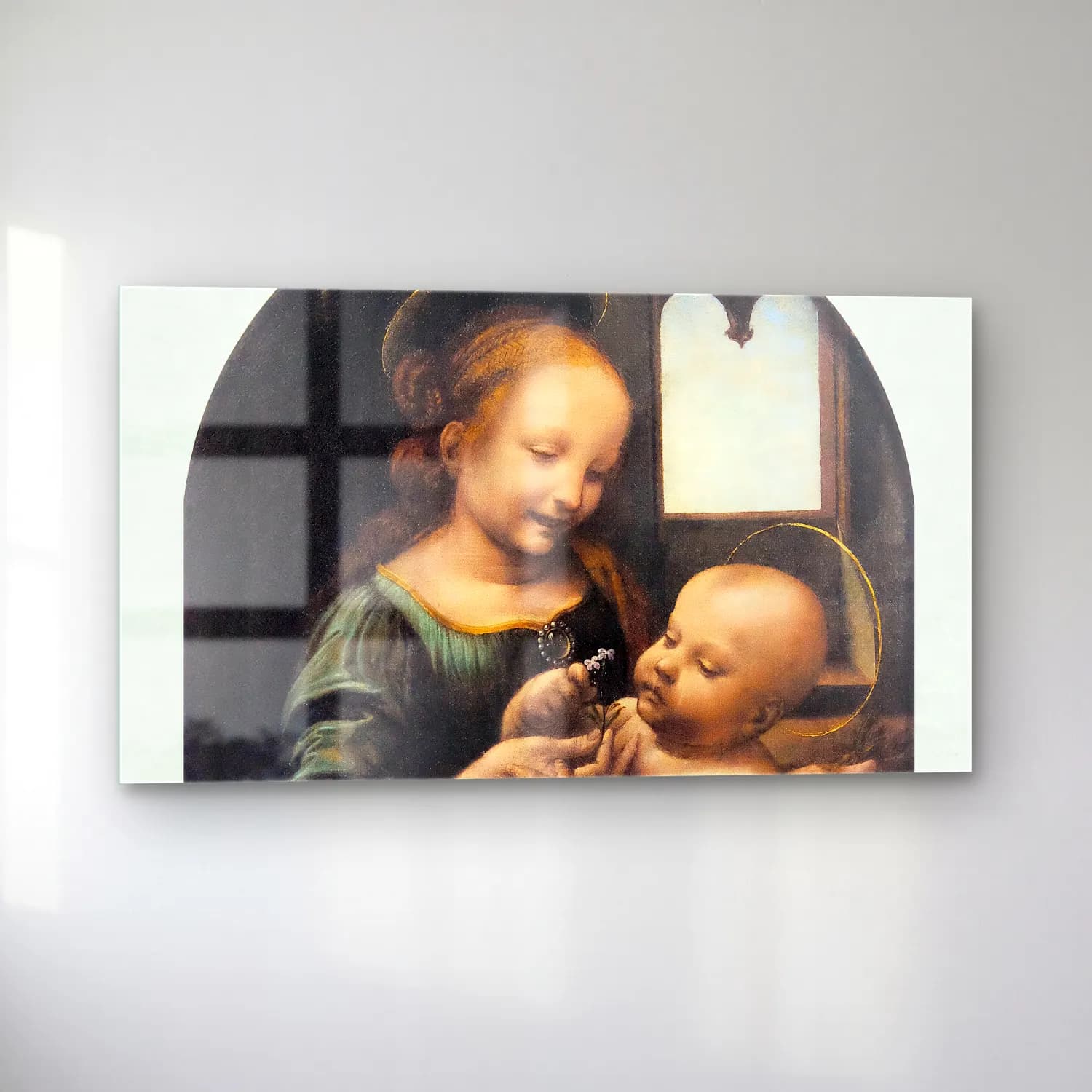 Leonardo da Vinci – Benois Madonna cam tablo — sol açıdan görünüm