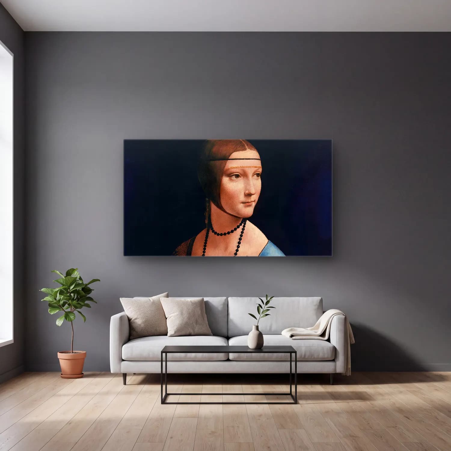 Leonardo da Vinci – Lady with an ErmineLeonardo Da Vinci cam tablo — gri duvarlı salonda