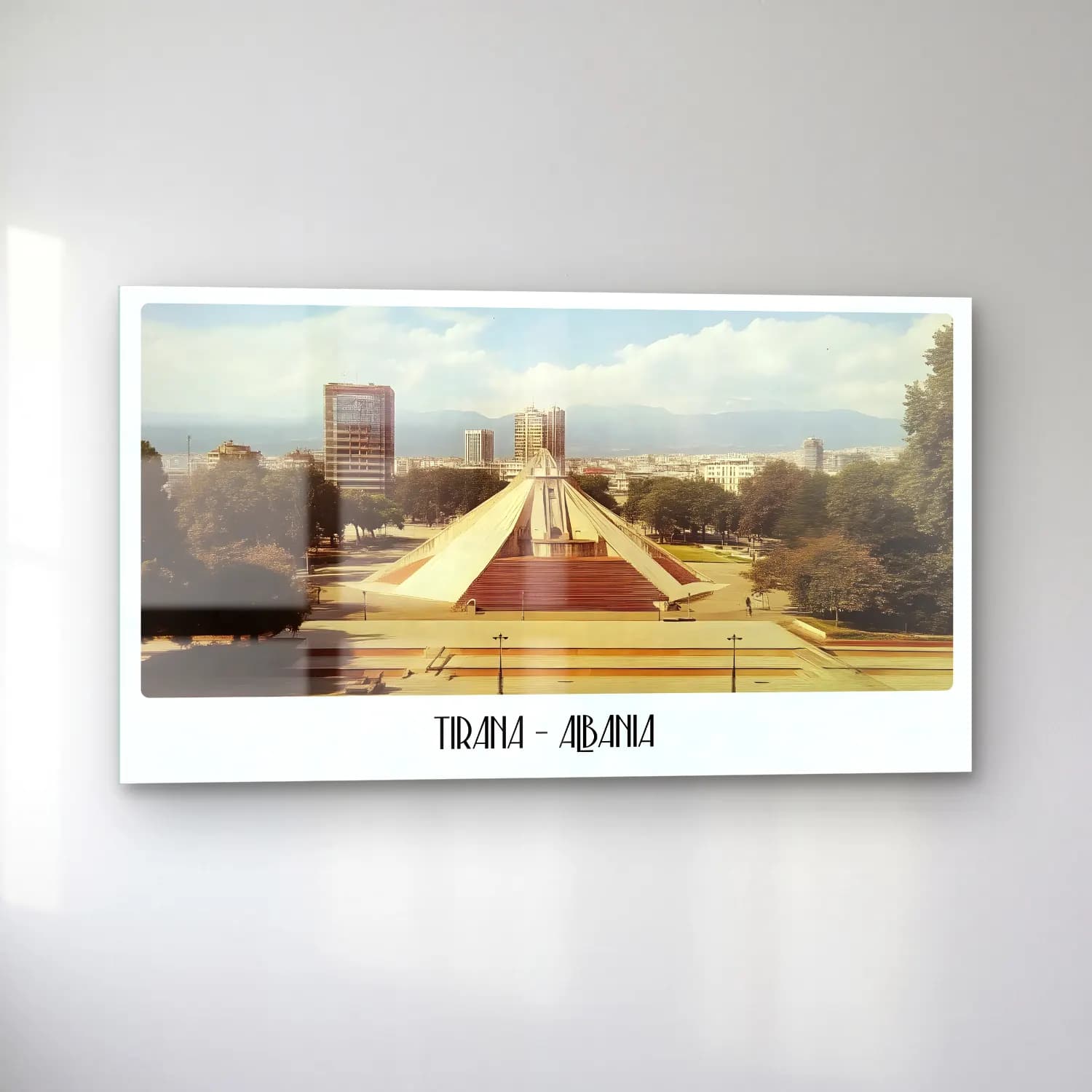 Retro İstanbul cam tablo — sol açıdan görünüm