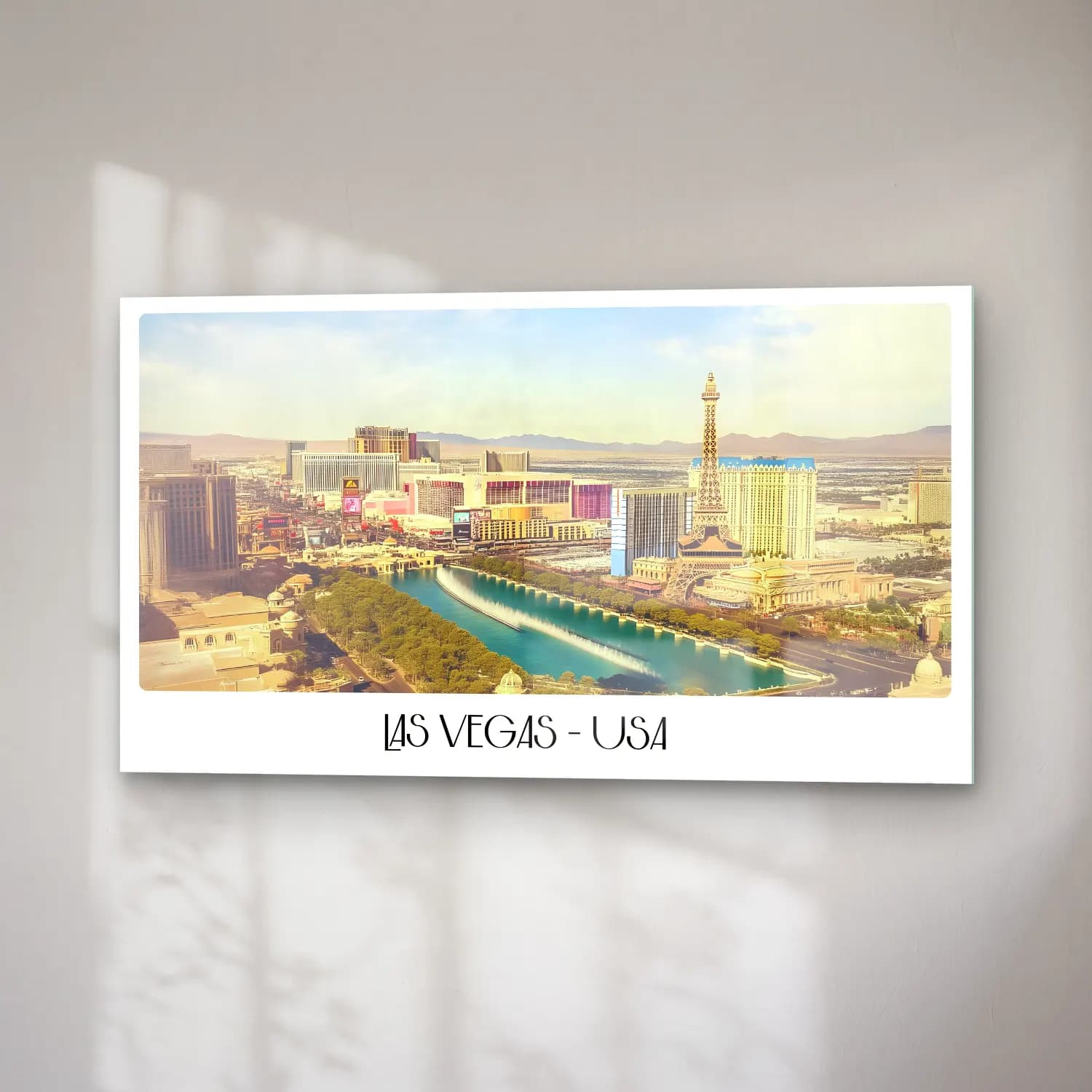 Pastel New York Silüeti No. 6 cam tablo — sağ açıdan görünüm