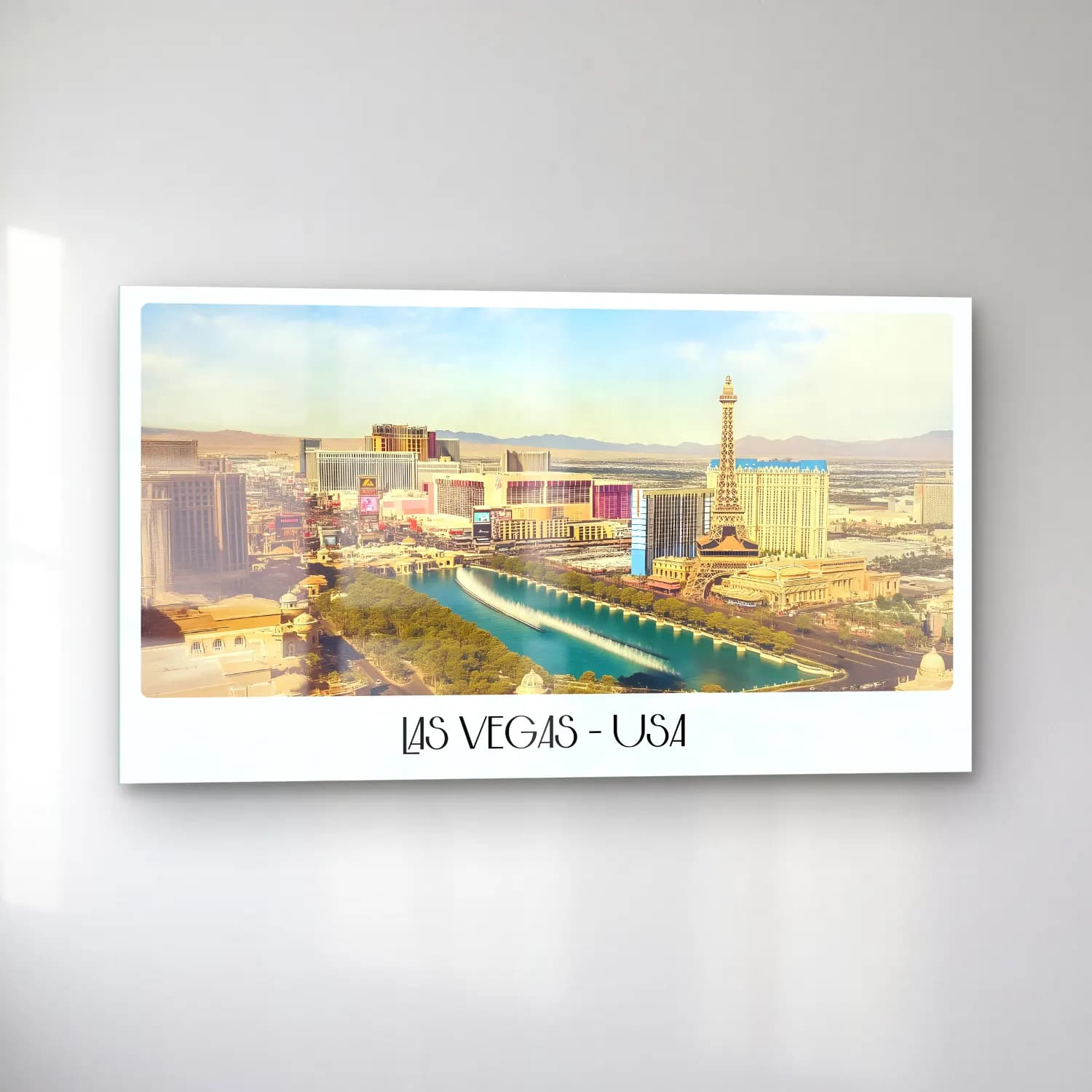 Pastel New York Silüeti No. 6 cam tablo — sol açıdan görünüm