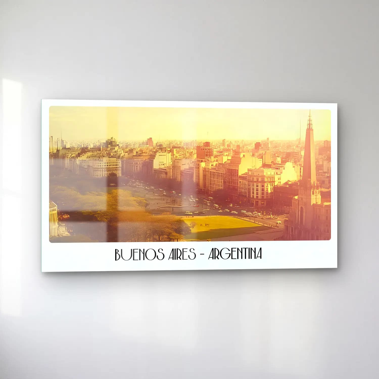 Pastel Gece Şehir – Sarı Tonlar cam tablo — sol açıdan görünüm