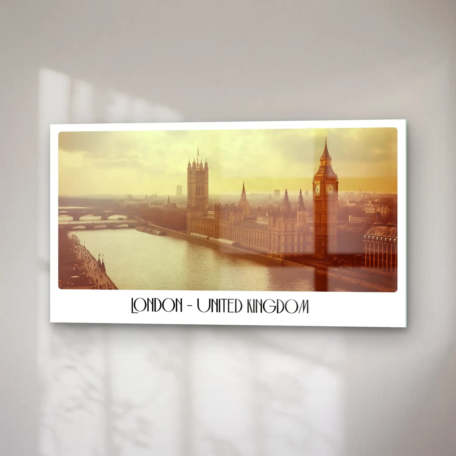 Vintage Poster Londra – Bej Tonlar cam tablo — sağ açıdan görünüm