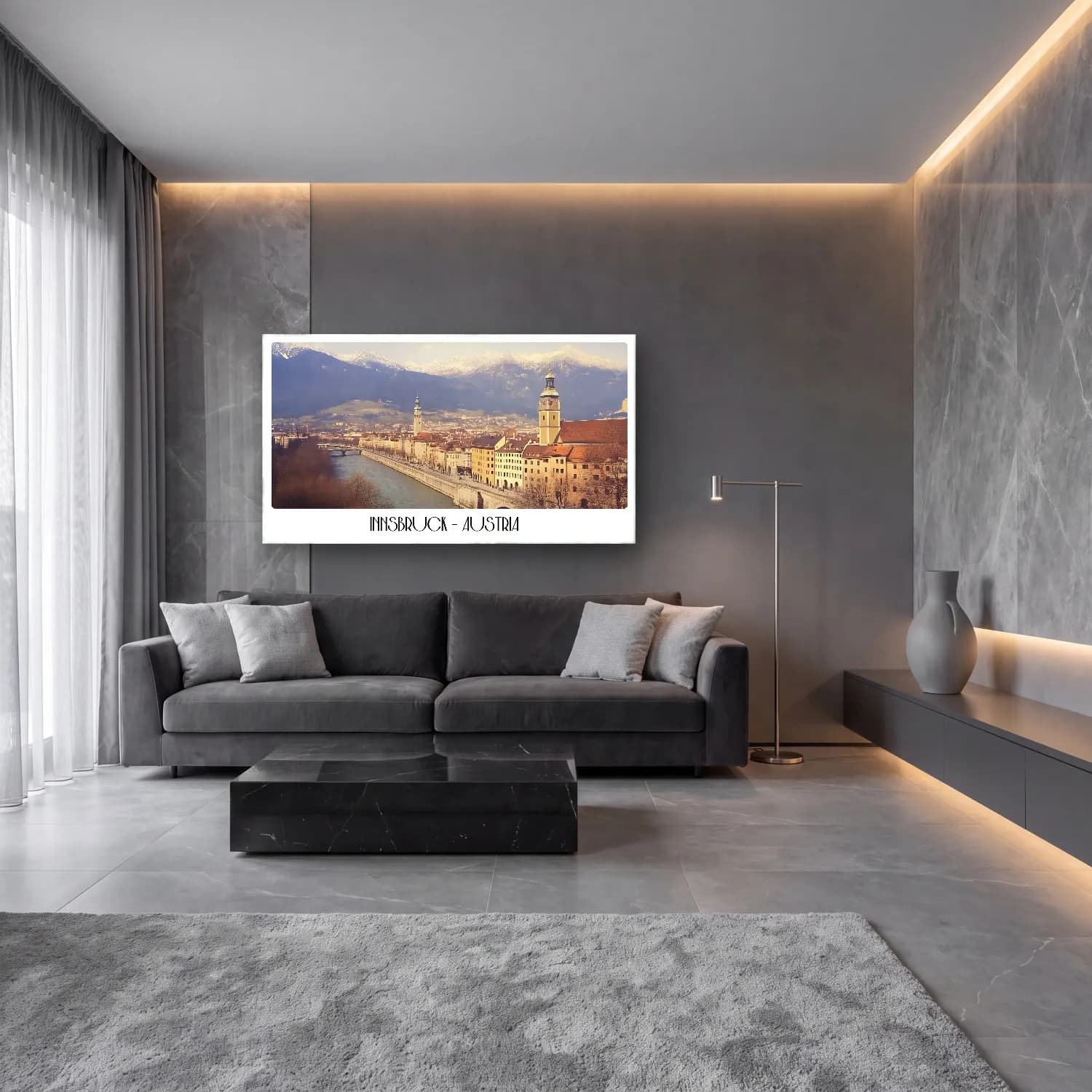 Pastel Dağ Manzarası No. 7 cam tablo — lüks salon duvarında