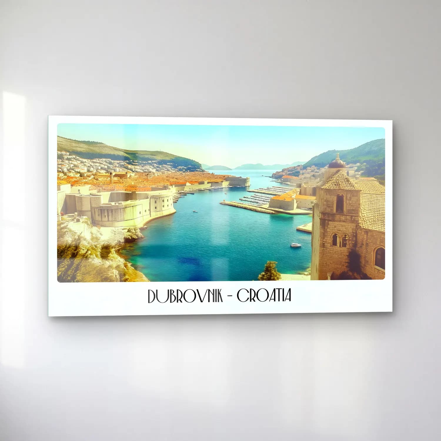 Vintage Poster Akdeniz Sahil Kasabası No. 6 cam tablo — sol açıdan görünüm