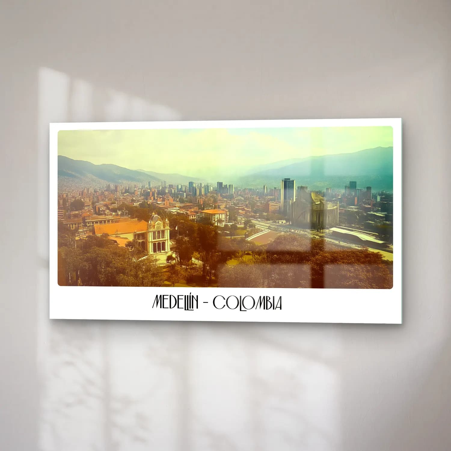 Pastel Akdeniz Sahil Kasabası No. 5 cam tablo — sağ açıdan görünüm