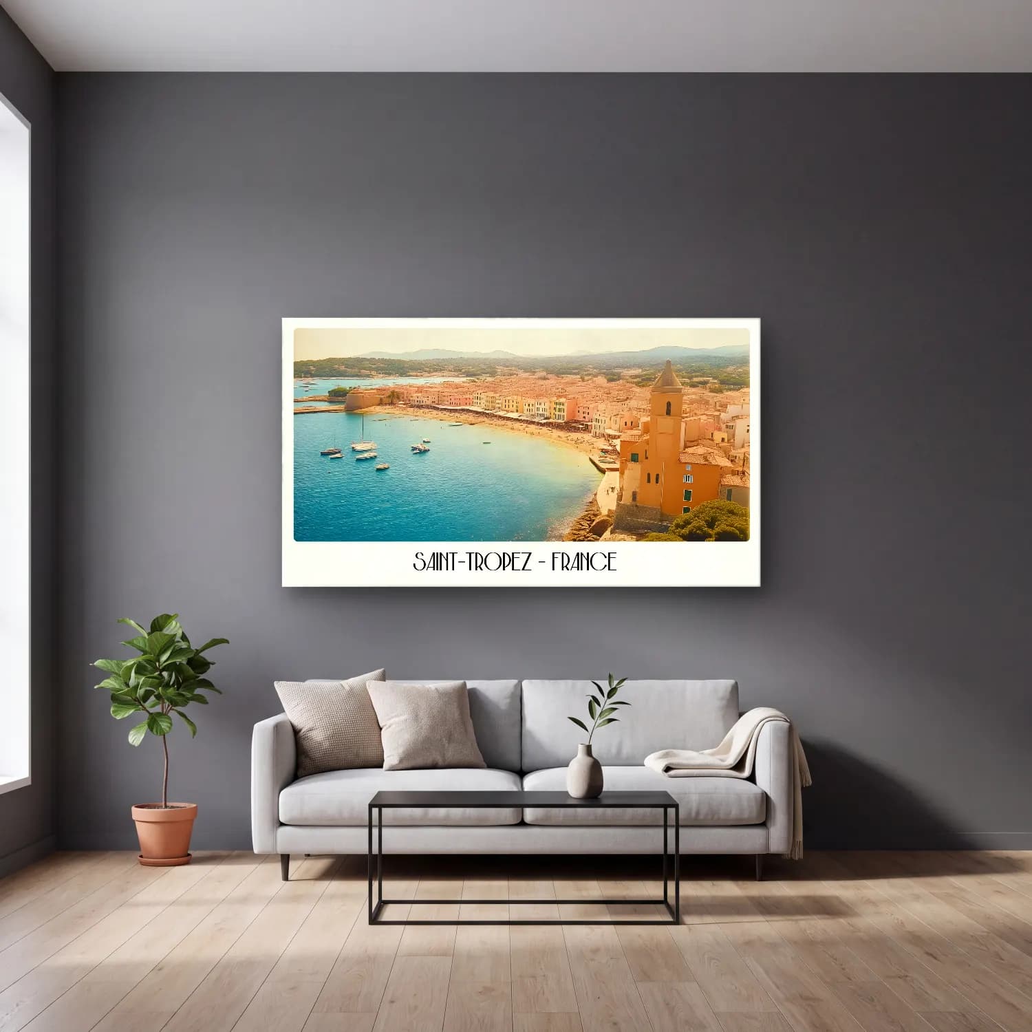Pastel Akdeniz Sahil Kasabası – Bej Tonlar cam tablo — gri duvarlı salonda