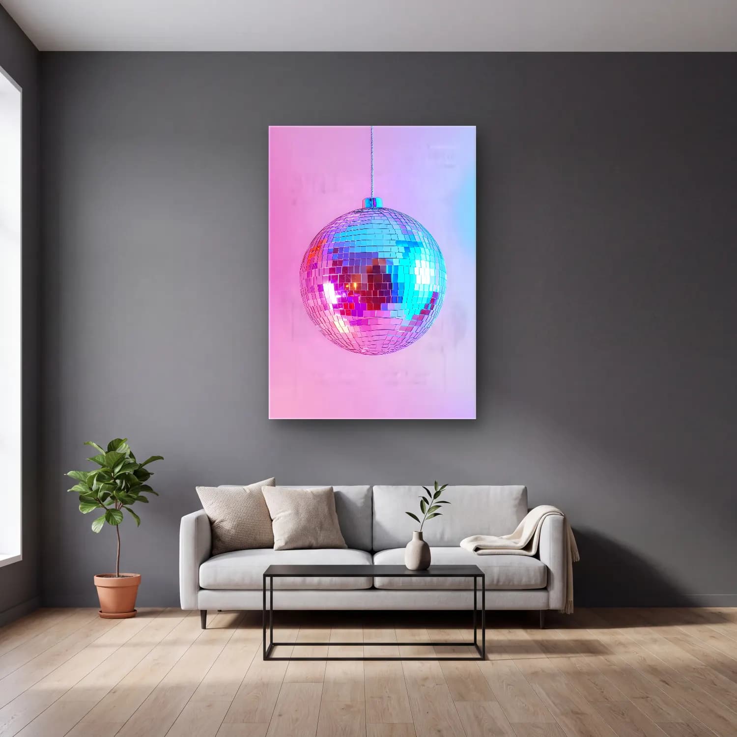 Pastel Yılbaşı Süsleri No. 52 cam tablo — gri duvarlı salonda