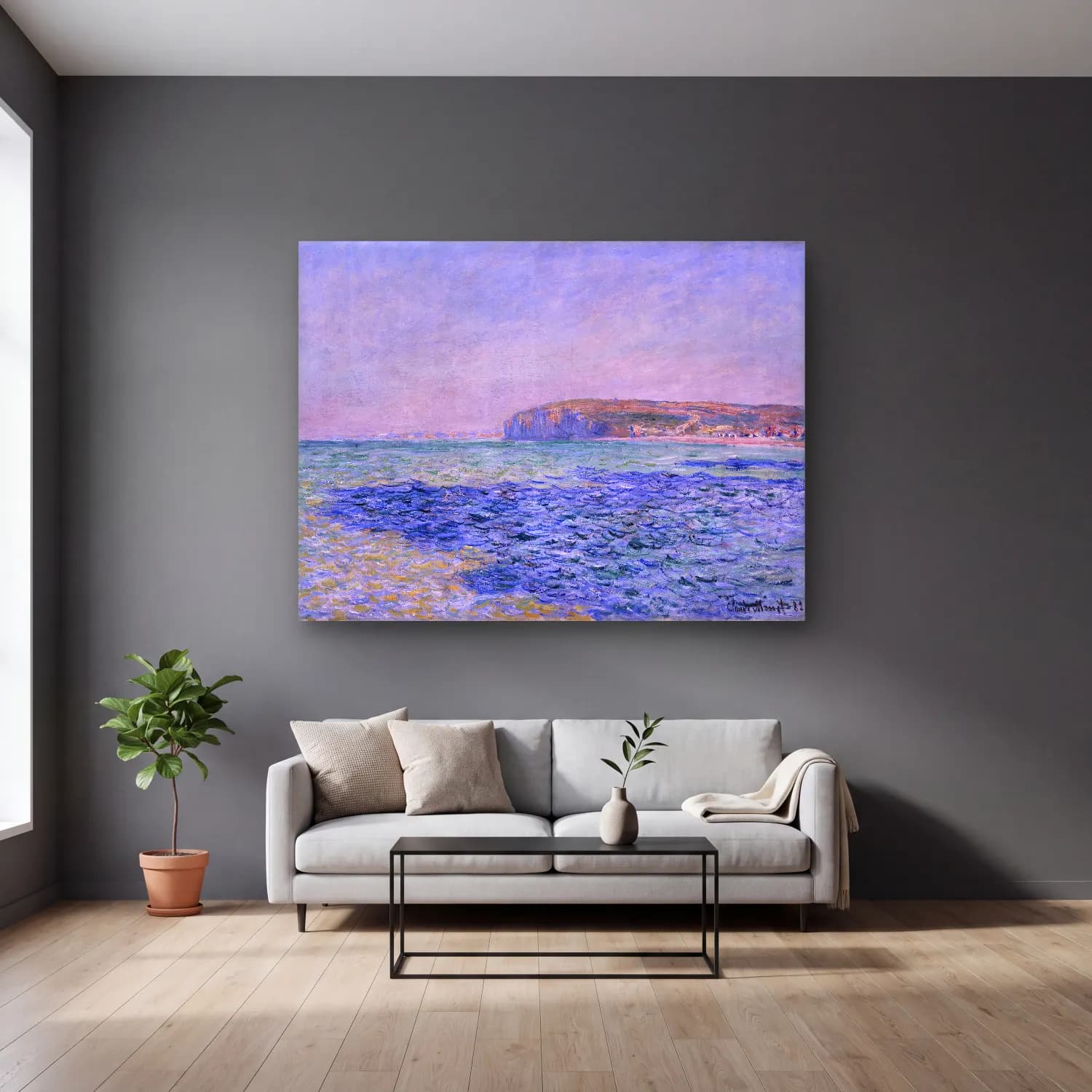 Claude Monet – Dalgalı Sahil cam tablo — gri duvarlı salonda