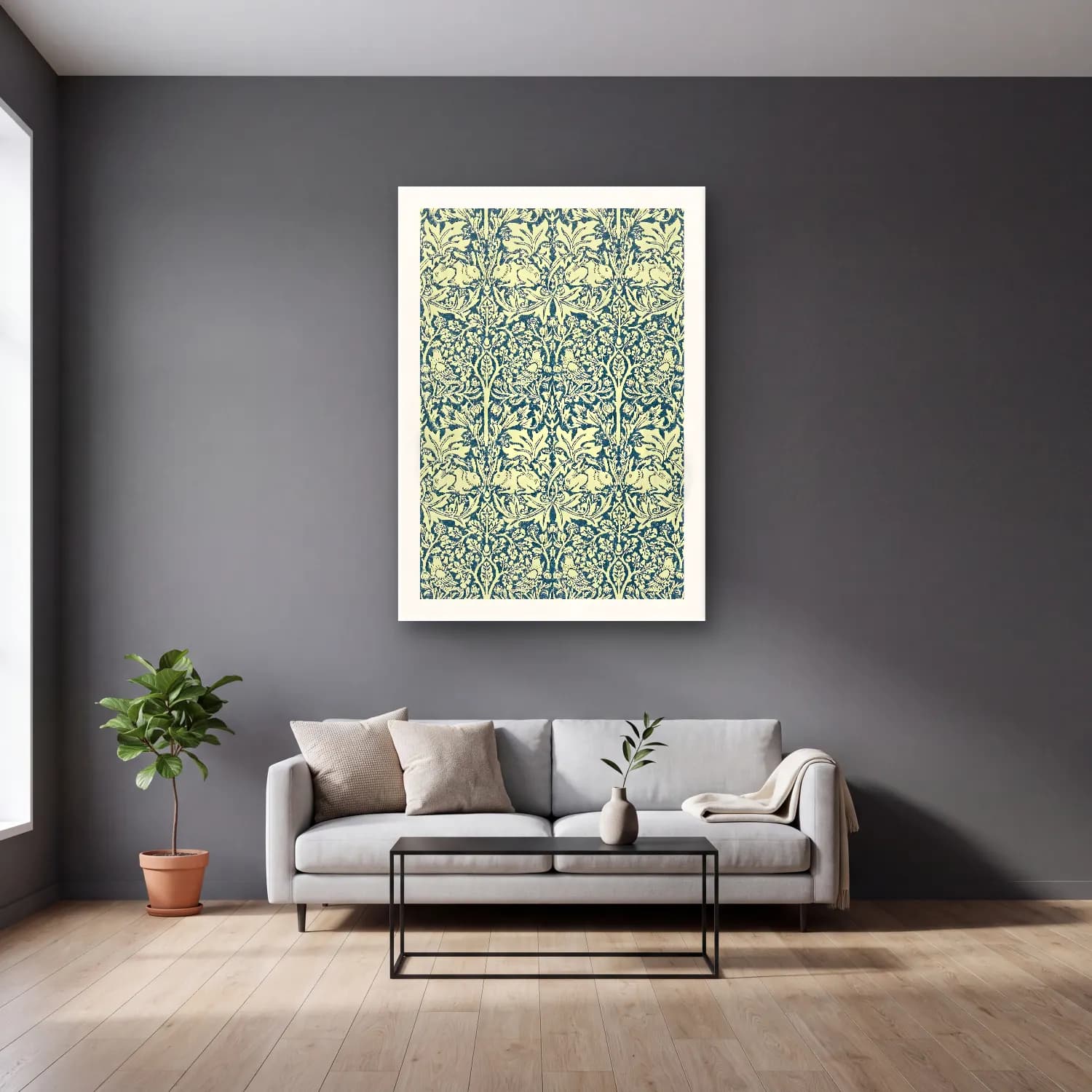 Vintage Çiçek Deseni No. 3 cam tablo — gri duvarlı salonda