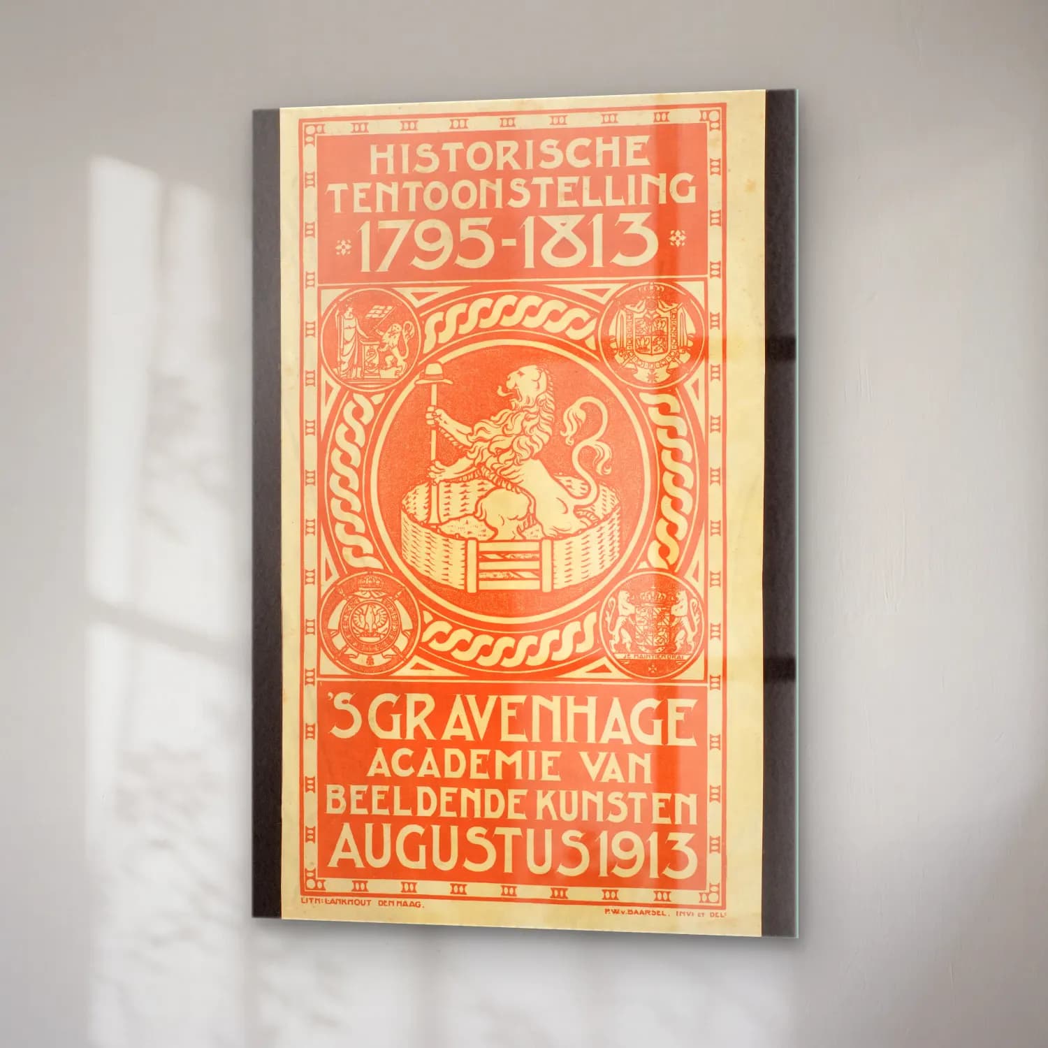 Vintage Poster Aslan – Turuncu Tonlar cam tablo — sağ açıdan görünüm