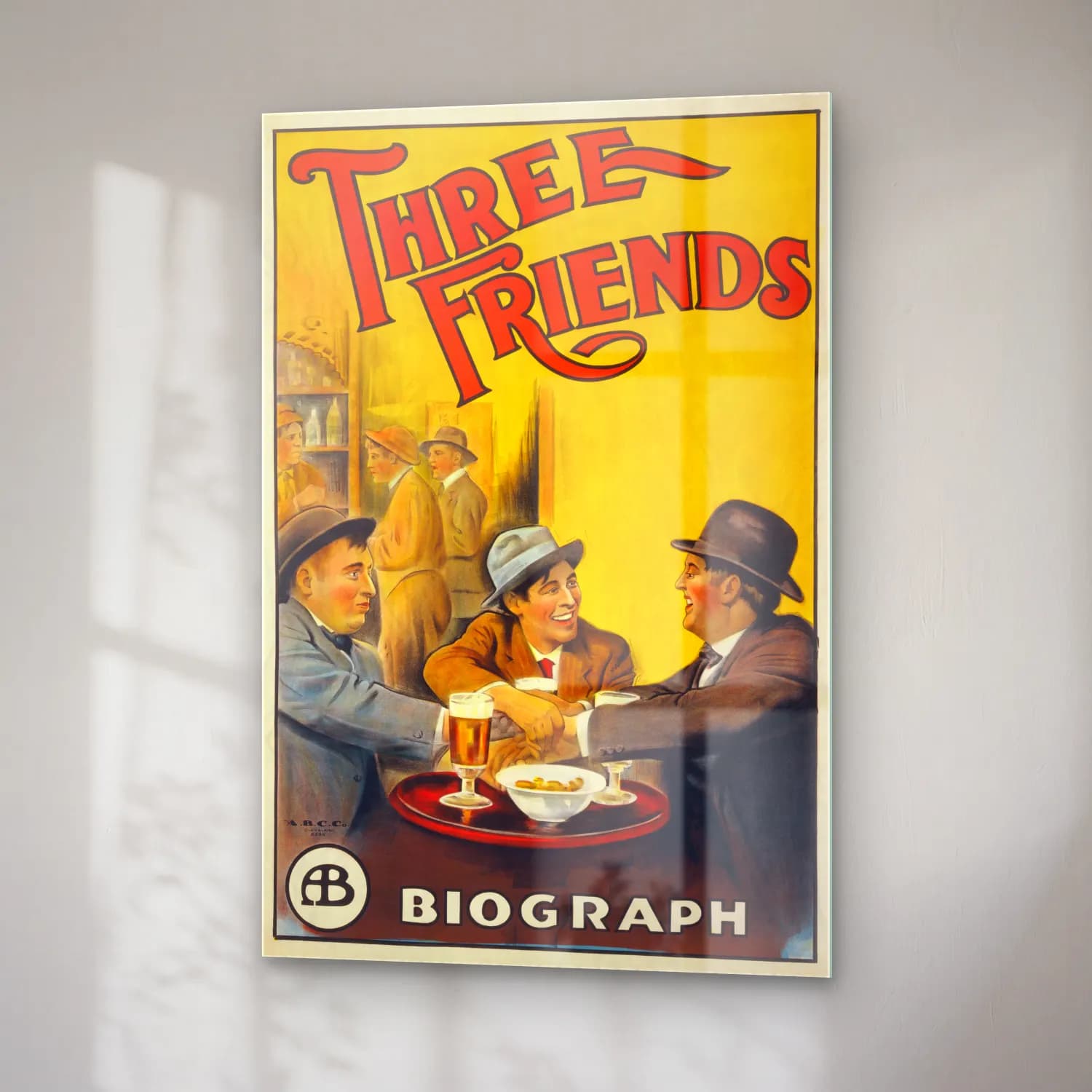 Vintage Poster Kafeli Avrupa Sokağı – Sarı Tonlar cam tablo — sağ açıdan görünüm