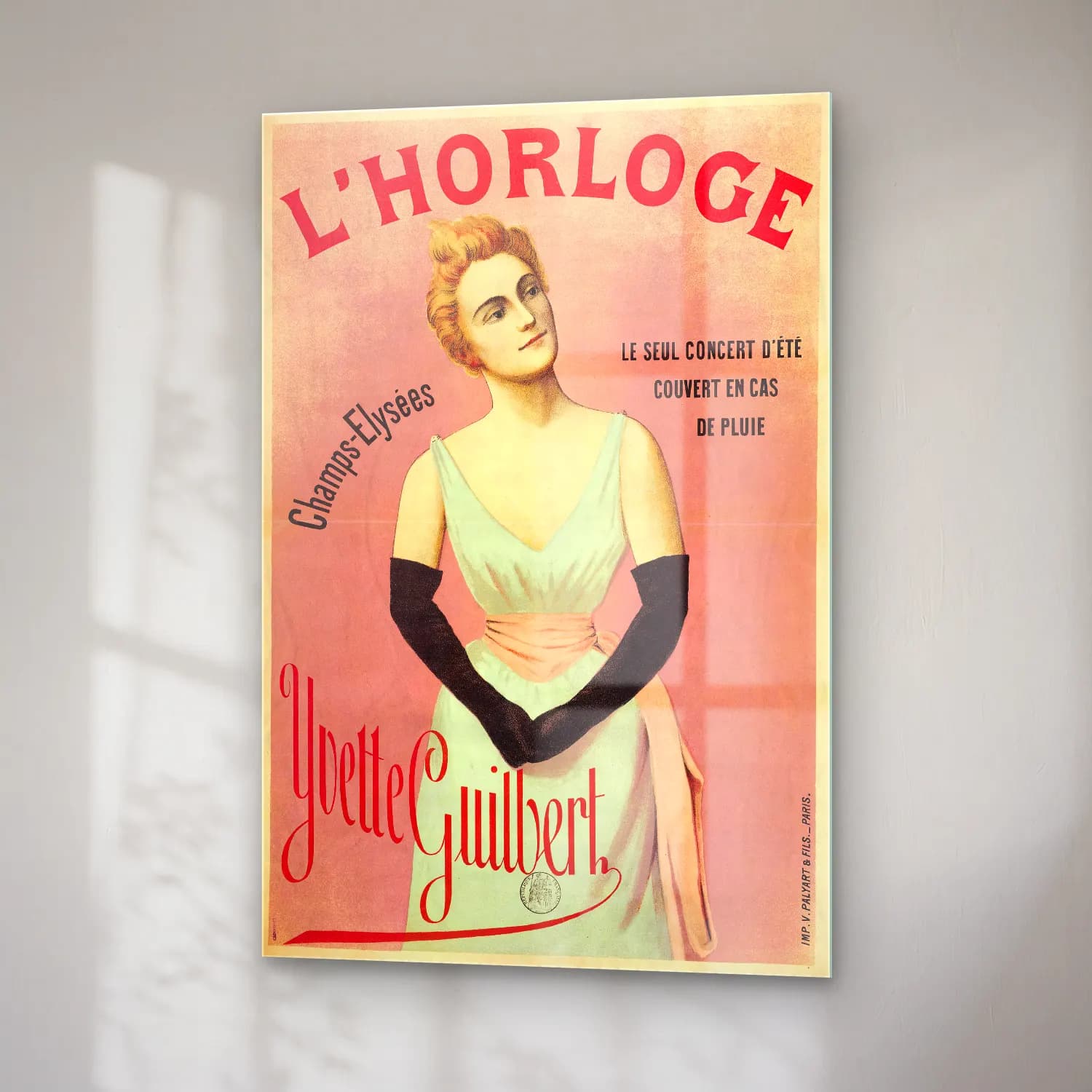 Vintage Poster Elbiseli Kadın No. 33 cam tablo — sağ açıdan görünüm