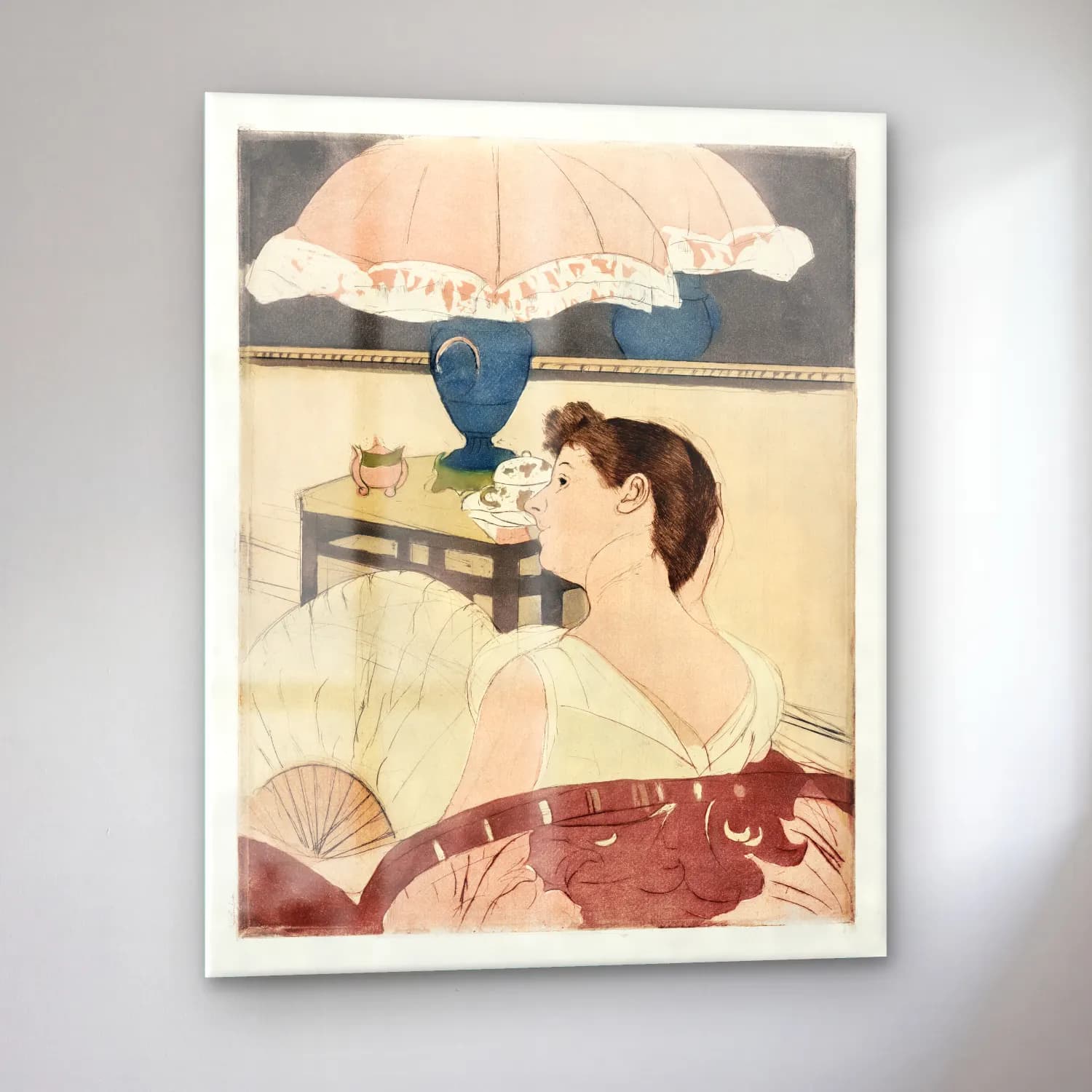 Mary Cassatt – The Lamp – Pastel Tonlar cam tablo — sol açıdan görünüm