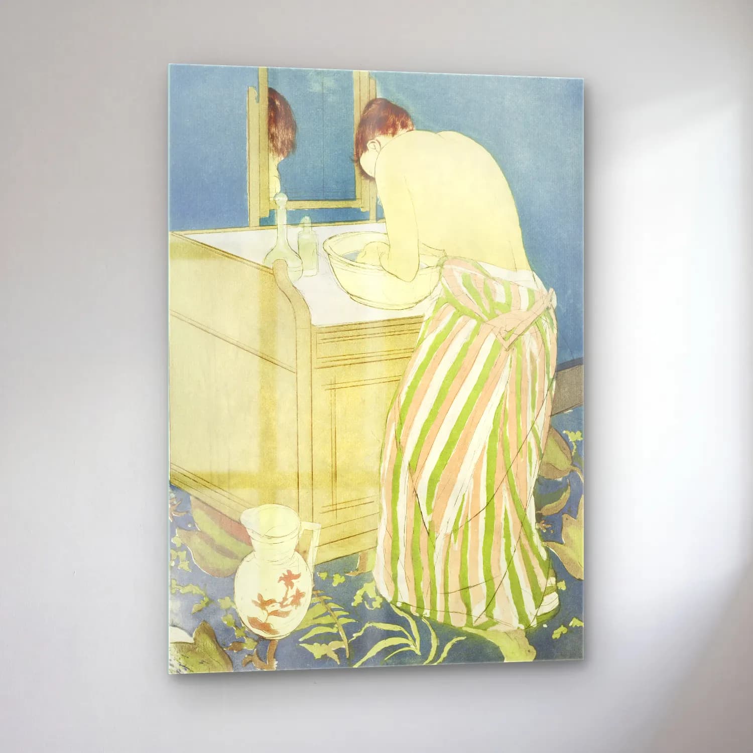 Mary Cassatt – Woman Bathing – Bej Tonlar cam tablo — sol açıdan görünüm