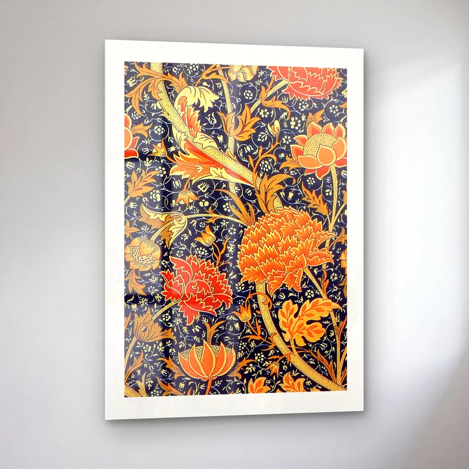 Maksimalist Çiçek Deseni No. 100 cam tablo — sol açıdan görünüm