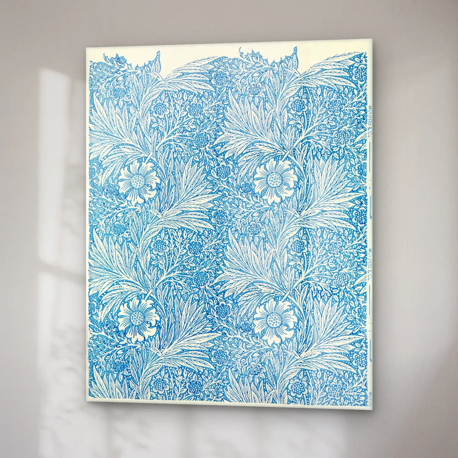 Blue Marigold – William Morris s cam tablo — sağ açıdan görünüm