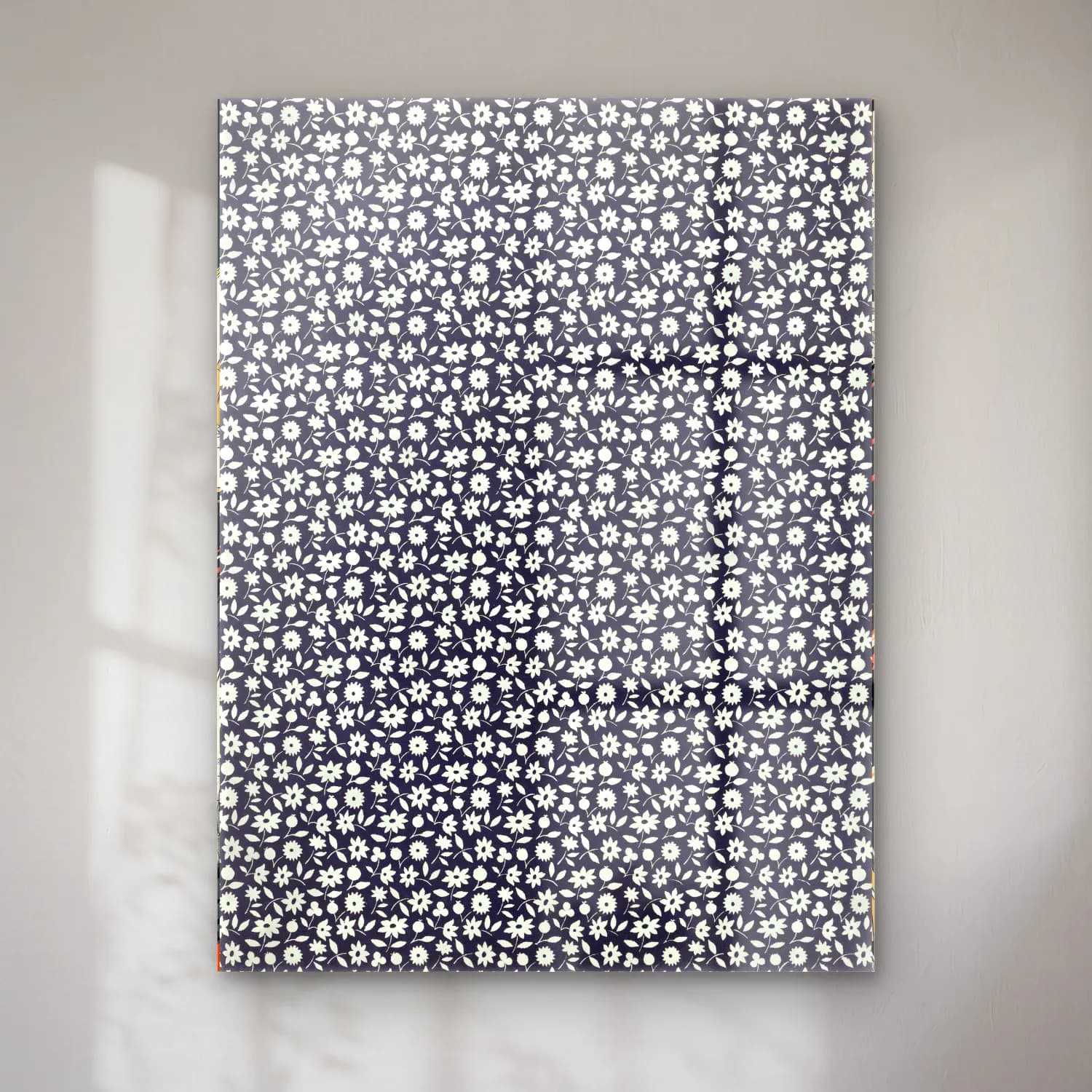 Charles Goy – White flowers pattern in cam tablo — Charles Goy – White flowers pattern in — siyah beyaz çiçek deseni