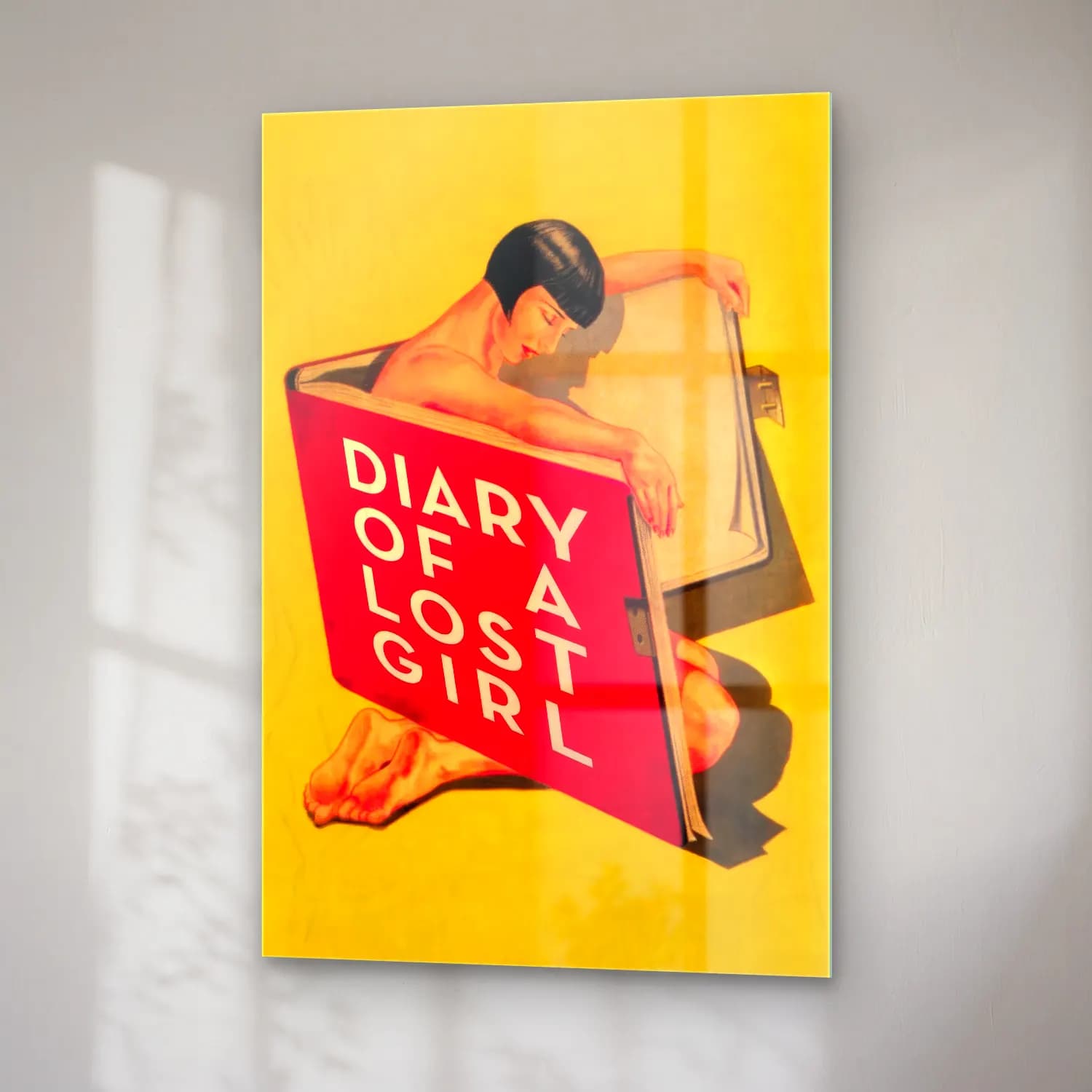 Vintage Poster Kitap Okuyan Kadın No. 18 cam tablo — sağ açıdan görünüm