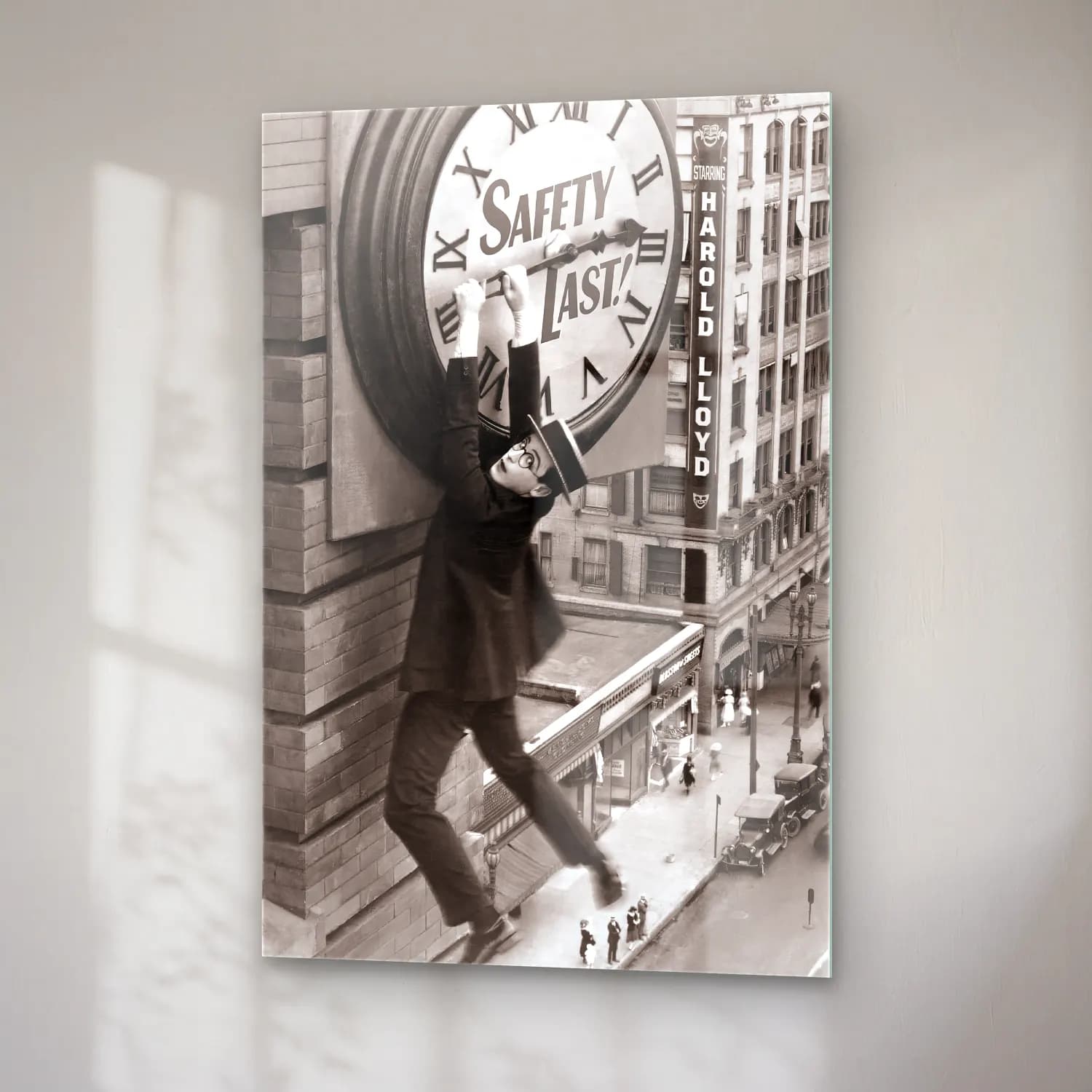 Vintage Poster Saat cam tablo — sağ açıdan görünüm