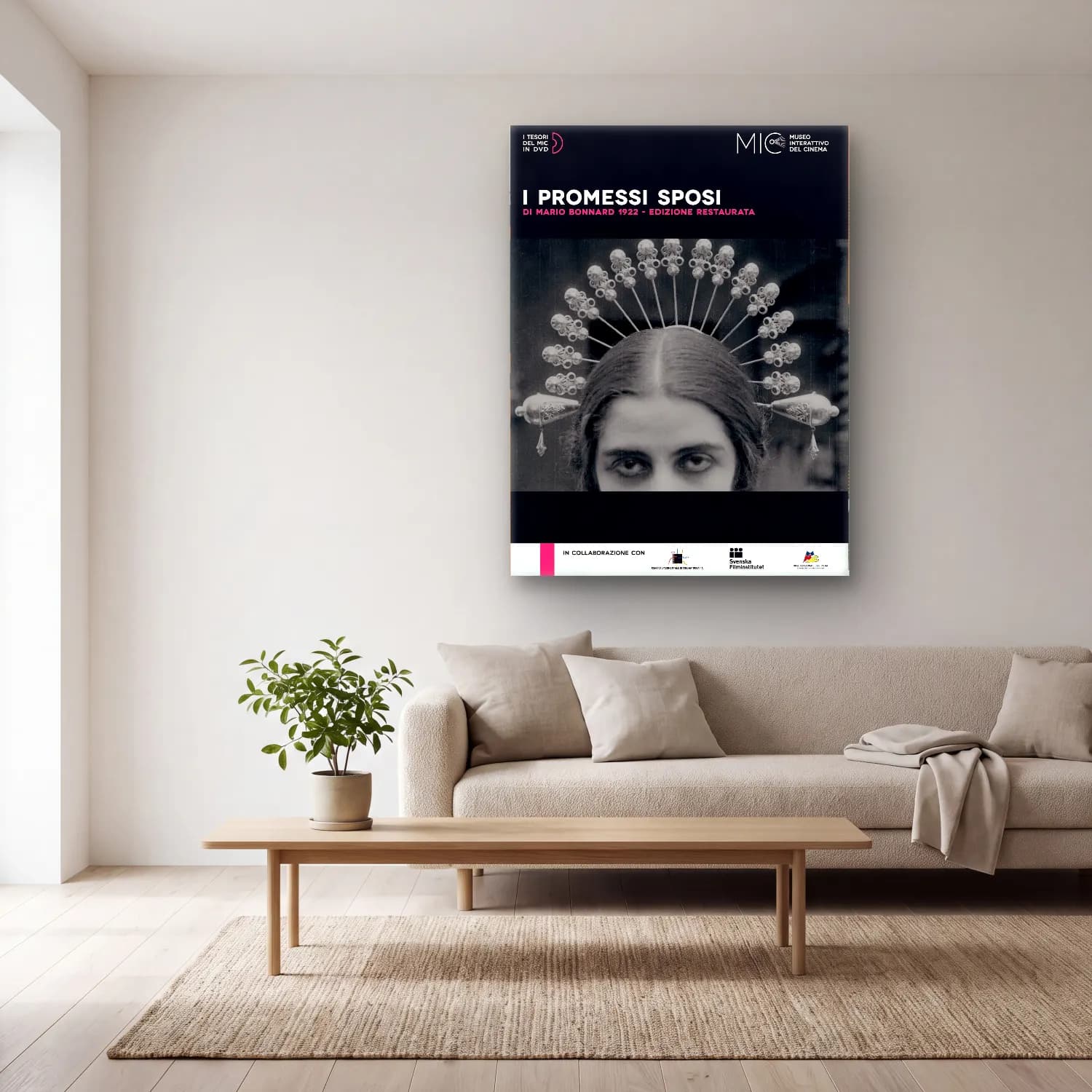 Vintage Poster Şapkalı Kadın No. 16 cam tablo — açık renk salonda