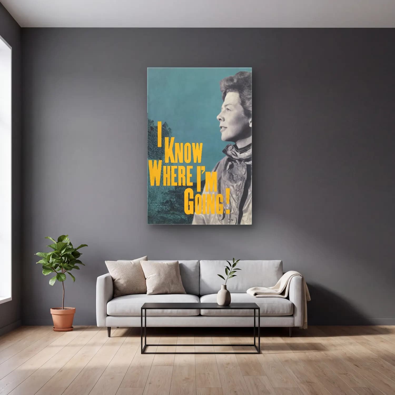 Vintage Poster Kadın Portresi No. 34 cam tablo — gri duvarlı salonda