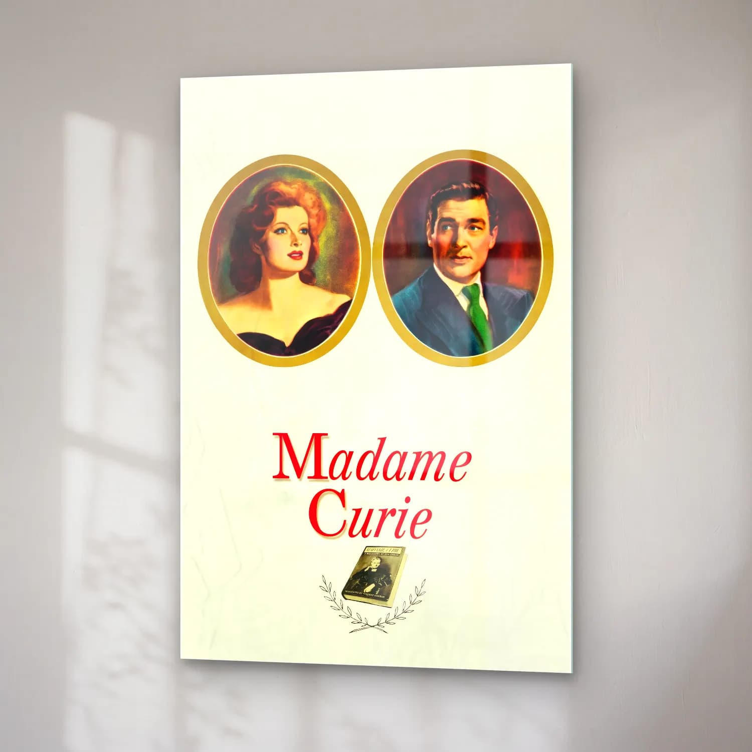 Vintage Poster Kitap Okuyan Kadın No. 19 cam tablo — sağ açıdan görünüm