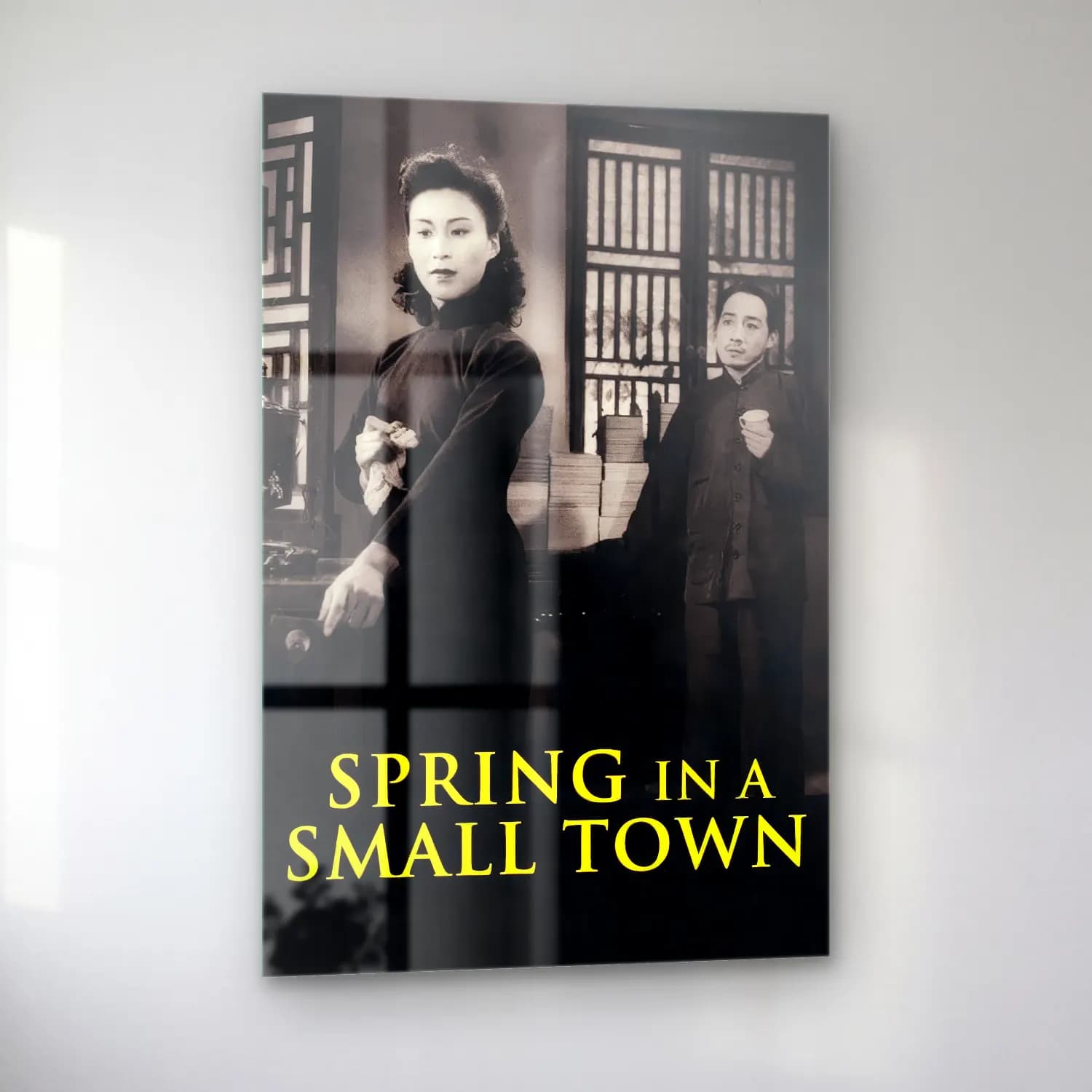 Vintage Poster Köy Sokağı – Siyah Beyaz Tonlar cam tablo — sol açıdan görünüm