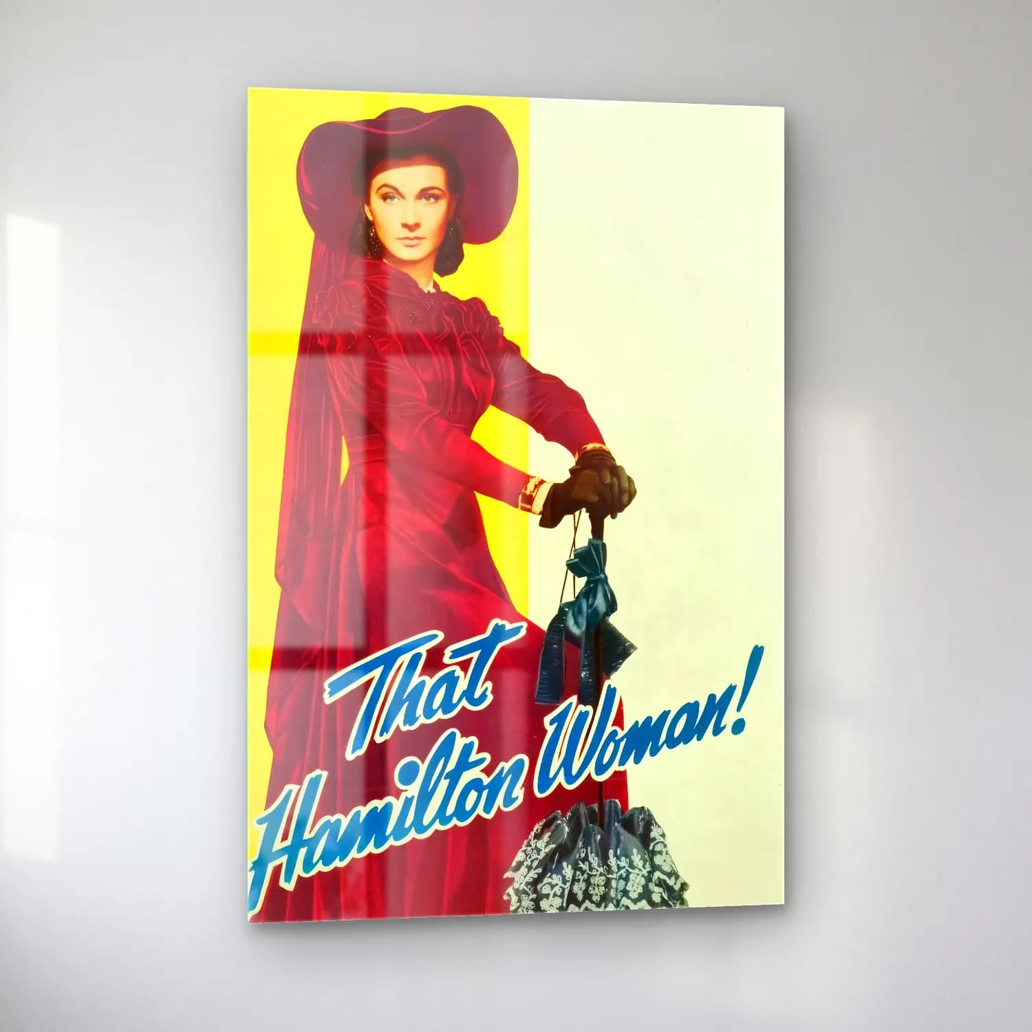 Vintage Poster Şapkalı Kadın No. 24 cam tablo — sol açıdan görünüm