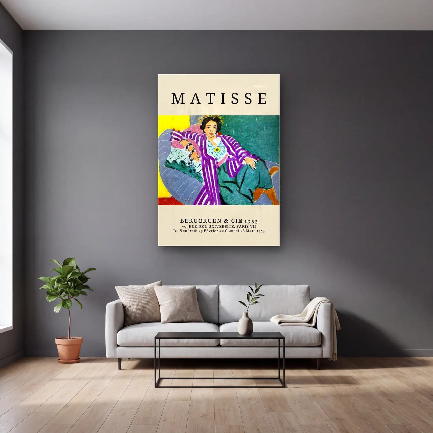Vintage Poster Kitap Okuyan Kadın No. 21 cam tablo — gri duvarlı salonda