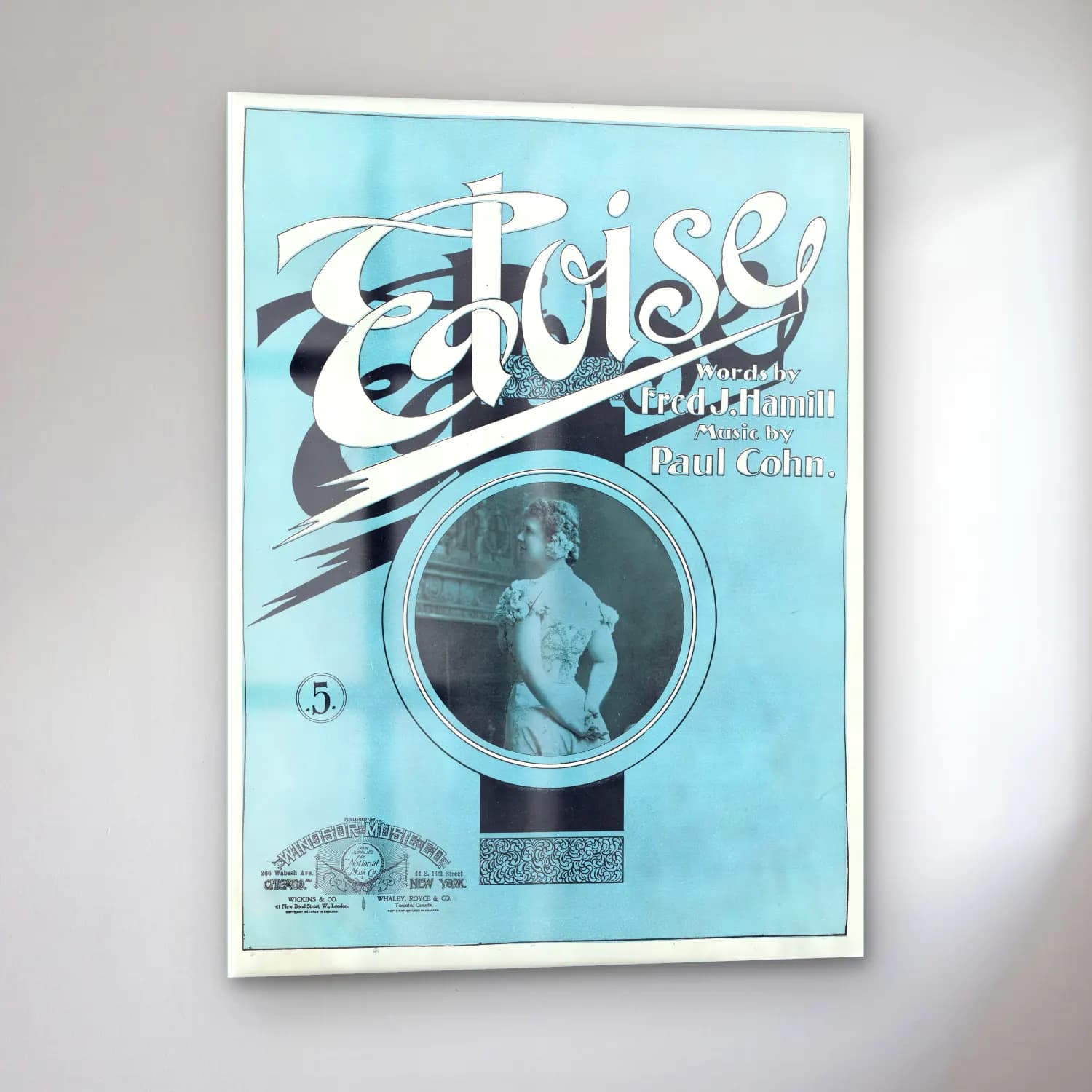 Vintage Poster Elbiseli Kadın No. 60 cam tablo — sol açıdan görünüm