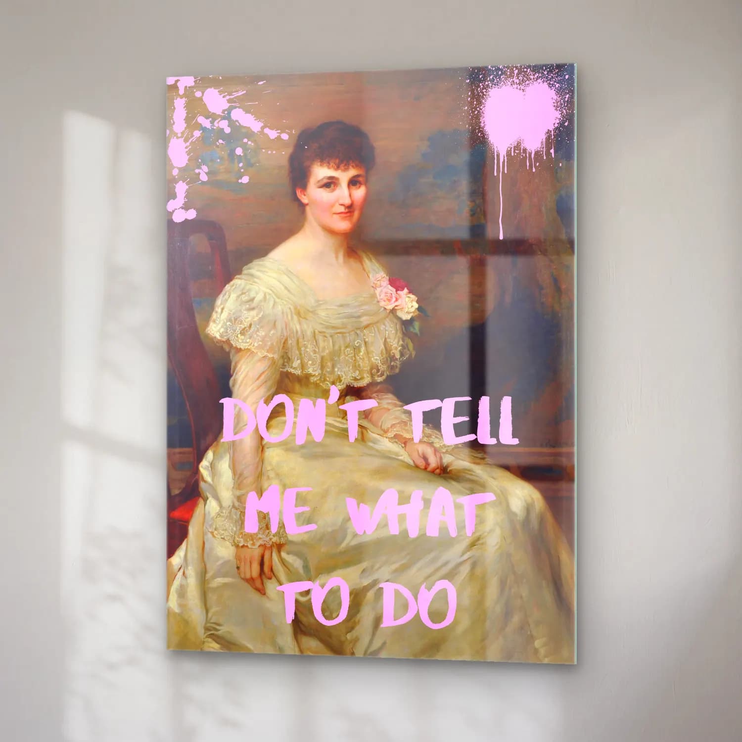 Vintage Poster Kadın Portresi – Pembe Tonlar cam tablo — sağ açıdan görünüm