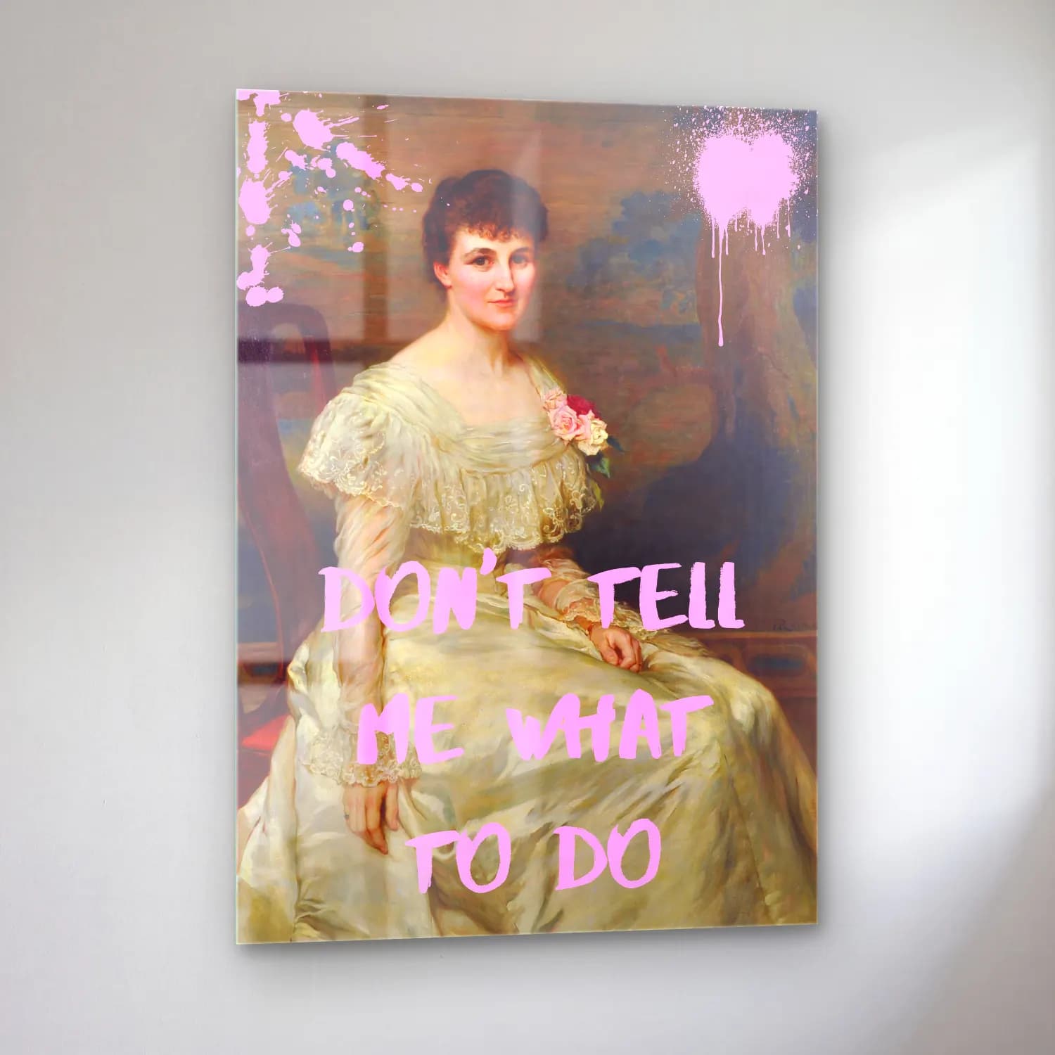 Vintage Poster Kadın Portresi – Pembe Tonlar cam tablo — sol açıdan görünüm
