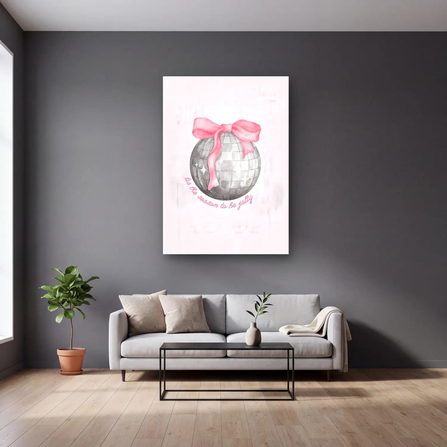 Pastel Yılbaşı Süsleri No. 12 cam tablo — gri duvarlı salonda