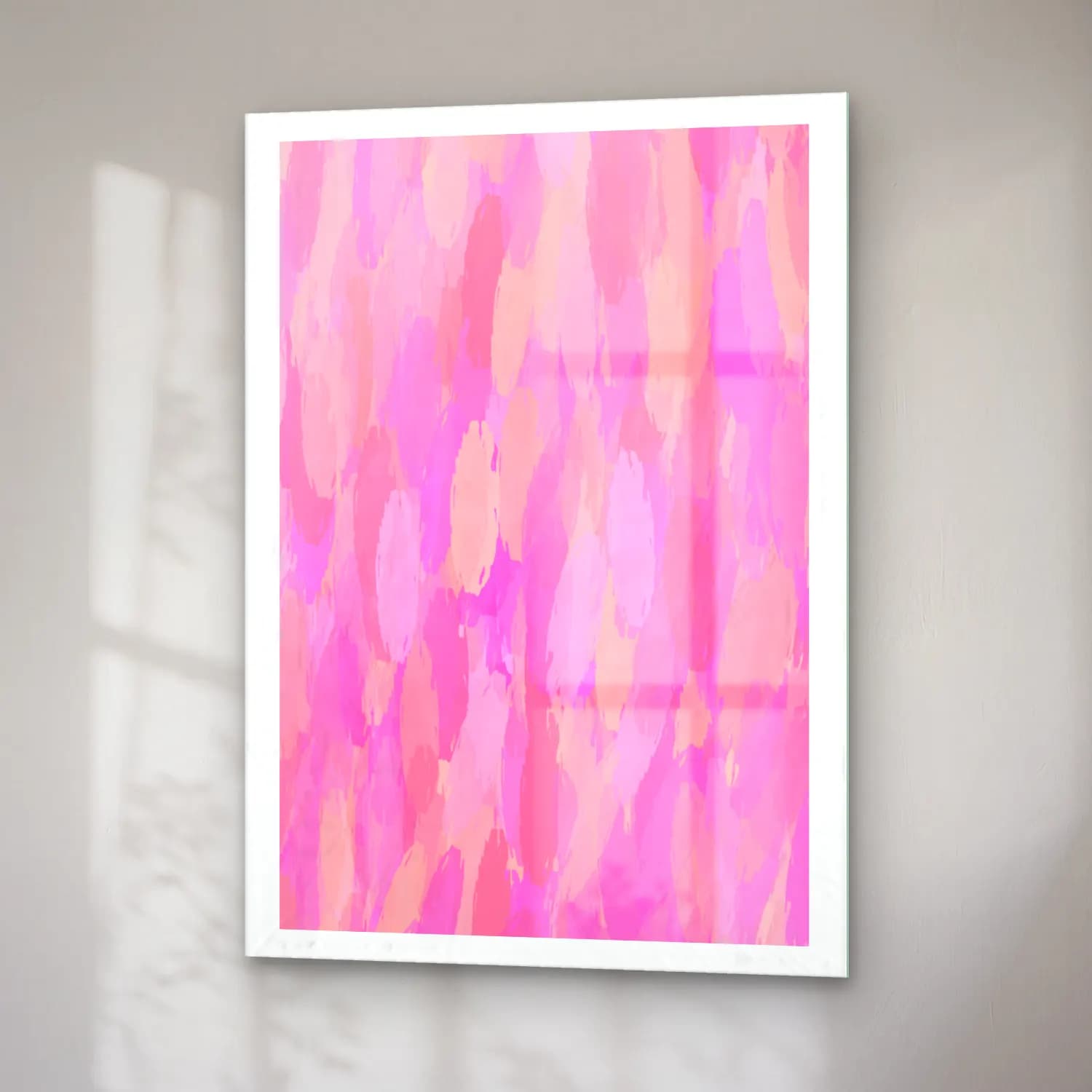 MAXIMALIST ECLECTIC – Soyut Fırça Darbeleri – Pembe Tonlar cam tablo — sağ açıdan görünüm