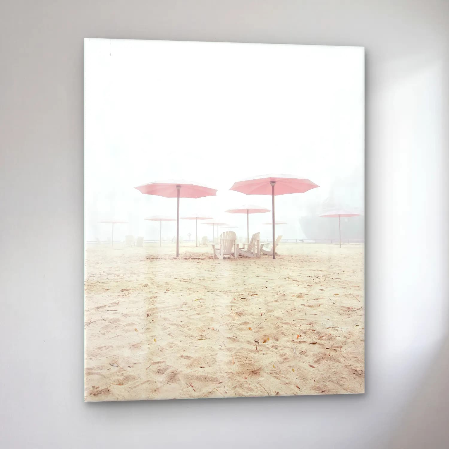 Pastel Plaj Şemsiyeleri No. 8 cam tablo — sol açıdan görünüm
