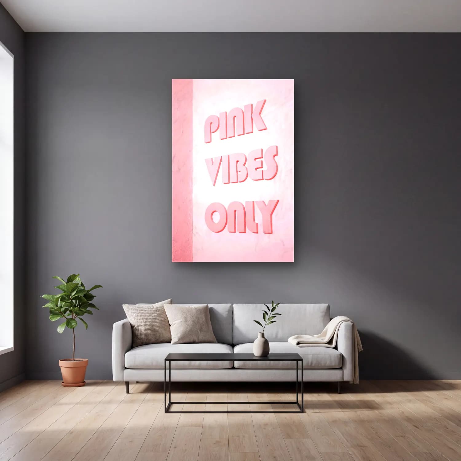 Pastel Yazılı Tasarım No. 65 cam tablo — gri duvarlı salonda