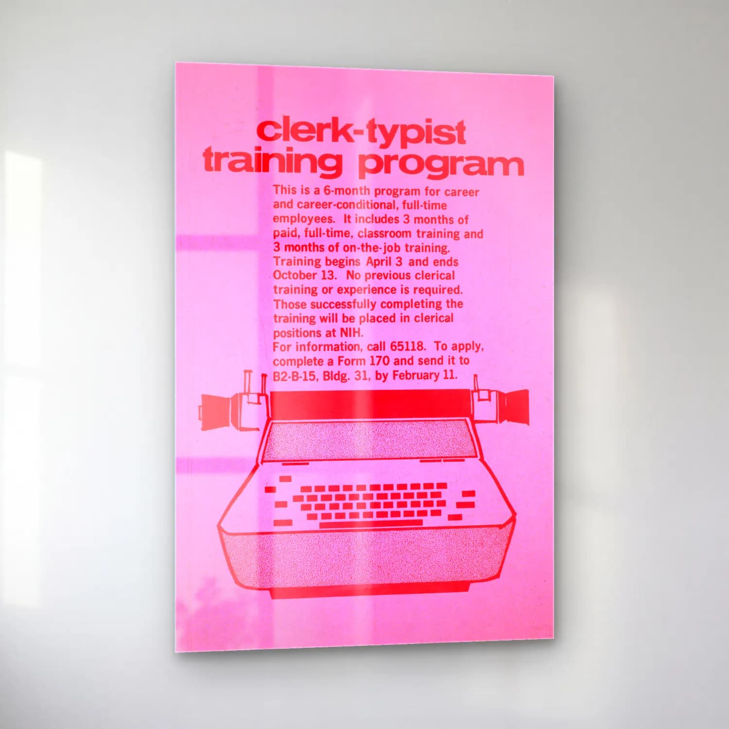 Vintage Poster Yazılı Tasarım No. 29 cam tablo — sol açıdan görünüm