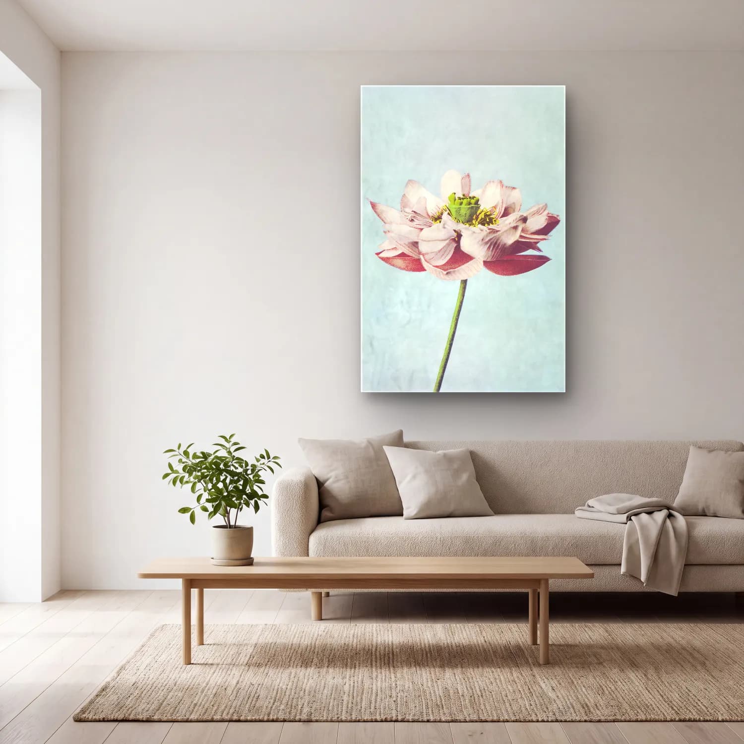 Pastel Lotus Çiçekleri No. 7 cam tablo — açık renk salonda
