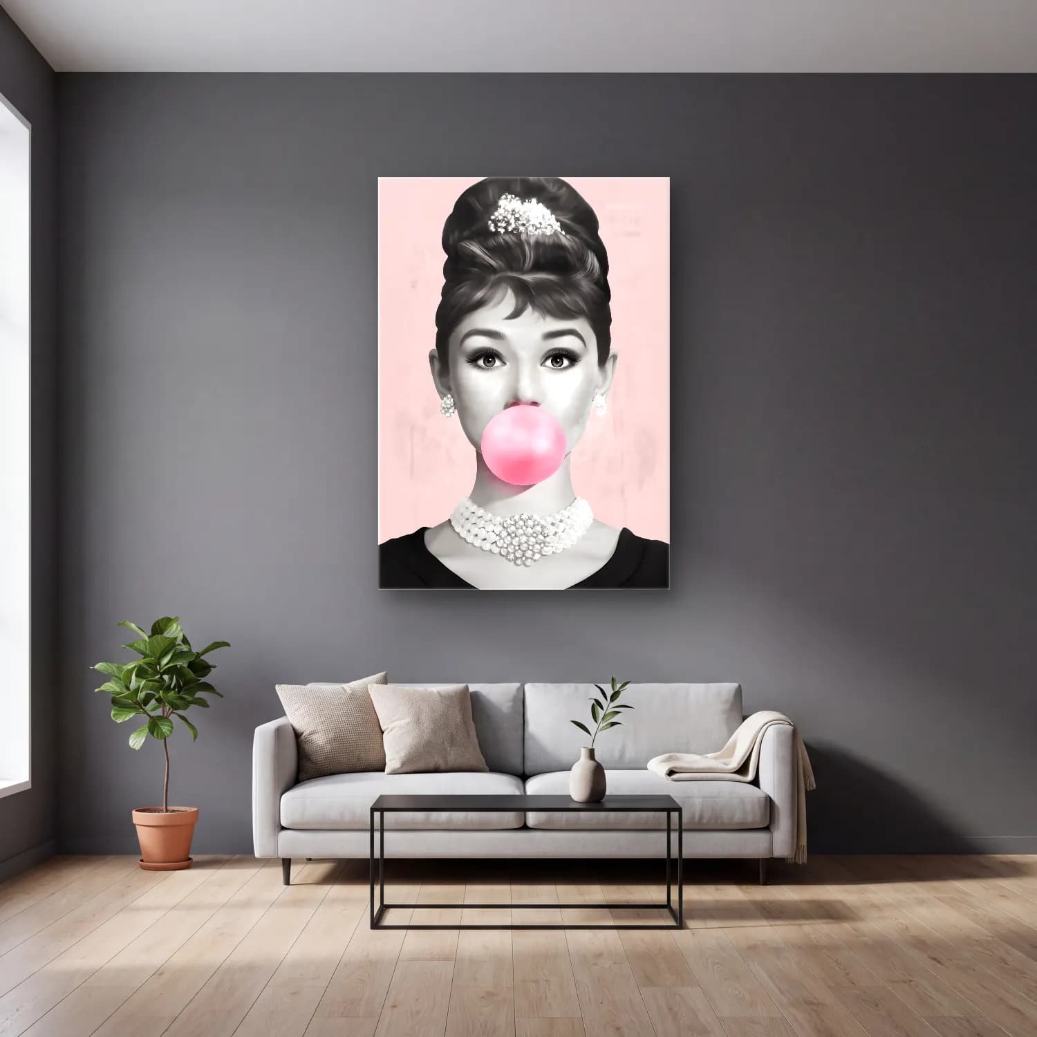 Pop Art Kız Çocuğu Portresi No. 5 cam tablo — gri duvarlı salonda