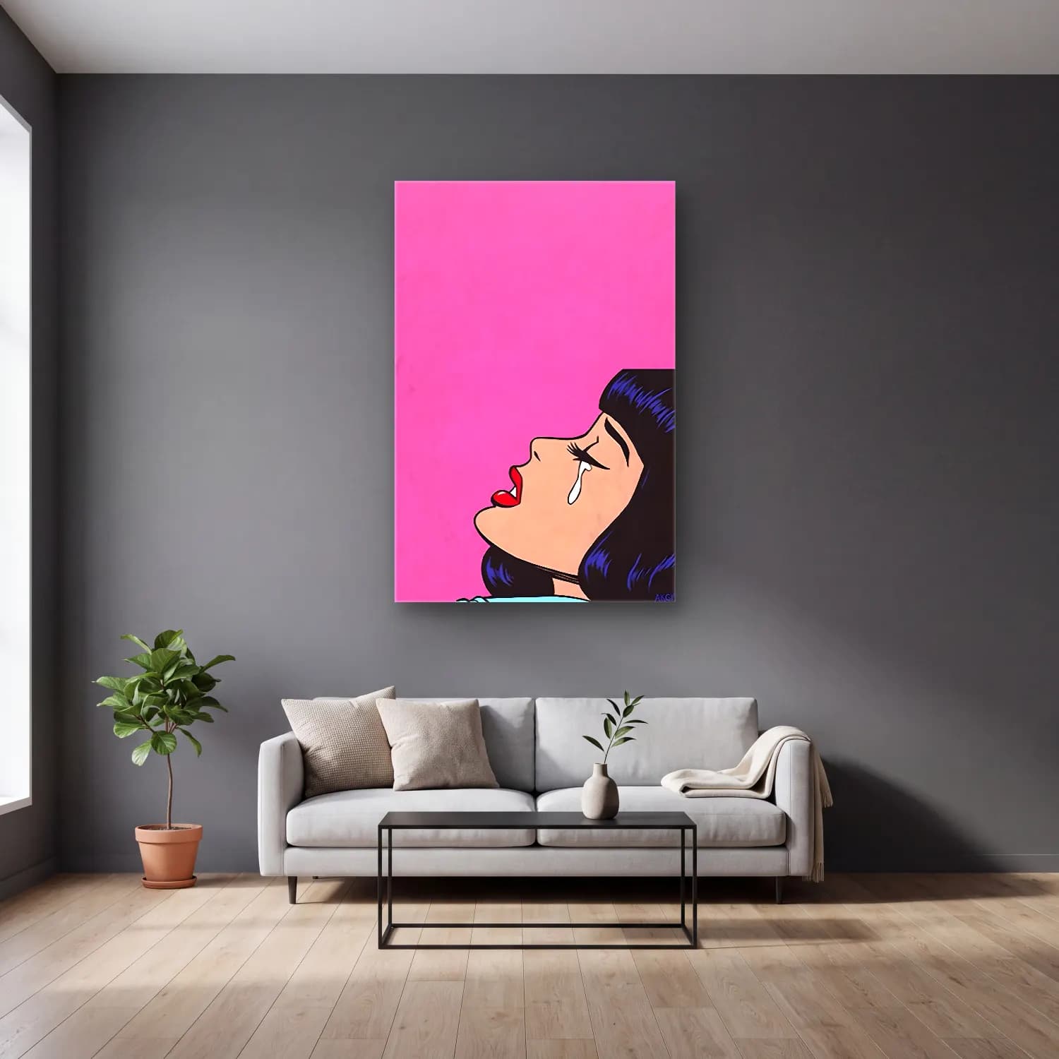 Pop Art Kadın Portresi No. 28 cam tablo — gri duvarlı salonda