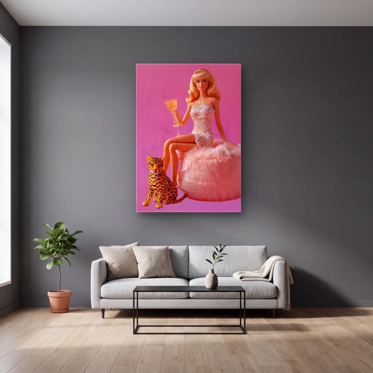 Pastel Leopar No. 25 cam tablo — gri duvarlı salonda