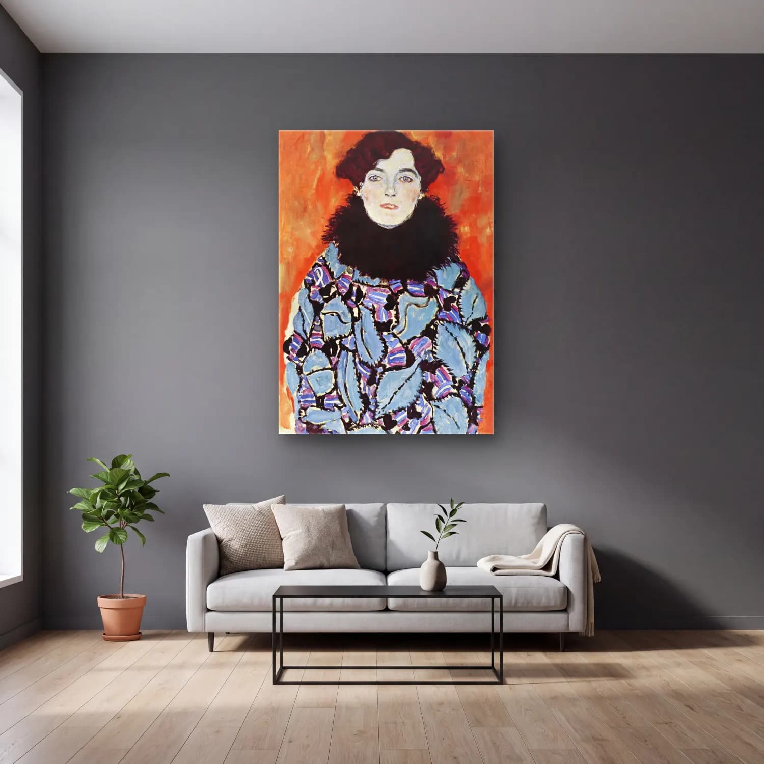 Boho Elbiseli Kadın No. 3 cam tablo — gri duvarlı salonda
