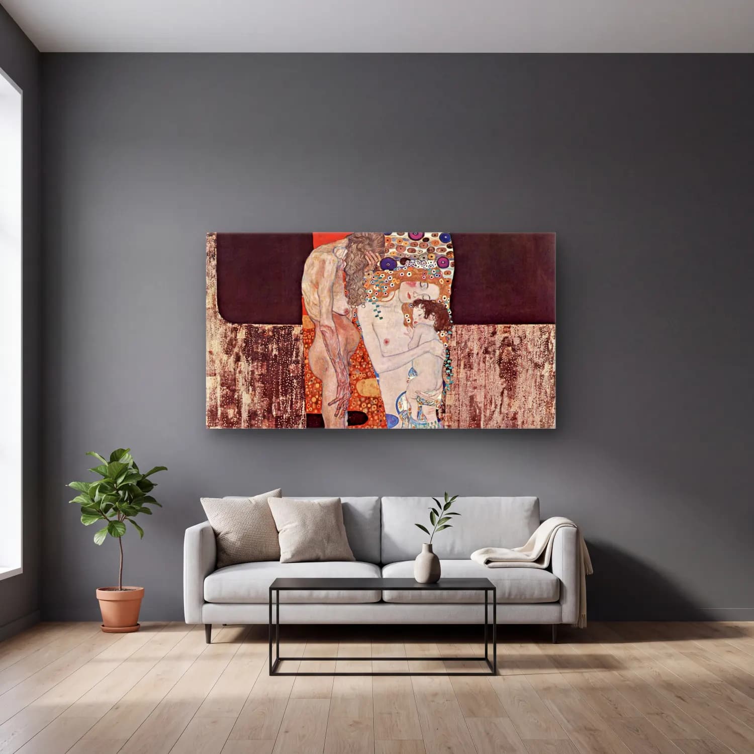 Gustav Klimt – The Three Ages of the Woman cam tablo — gri duvarlı salonda