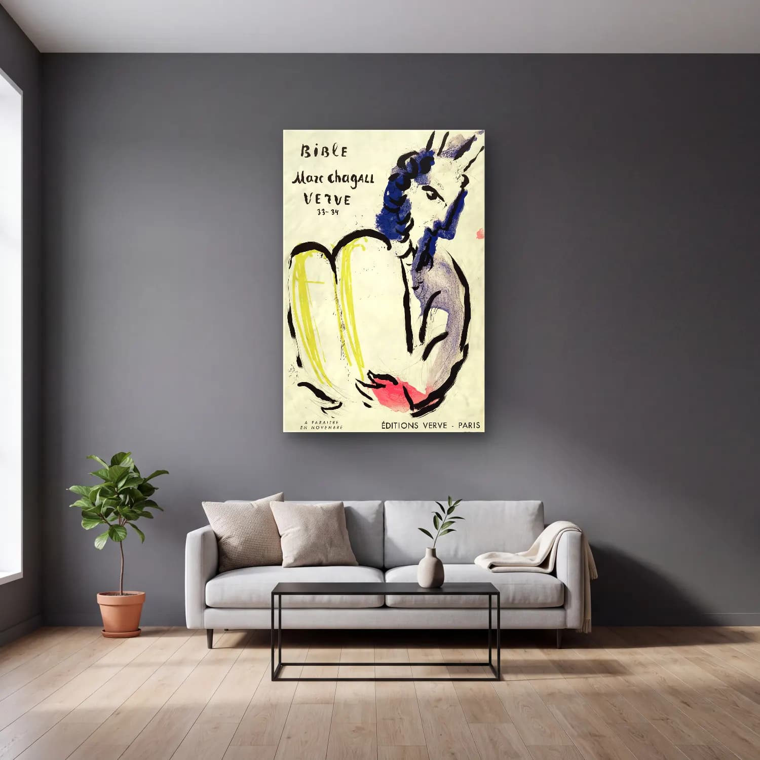 Vintage Poster Figür Çalışması – Siyah Beyaz Tonlar cam tablo — gri duvarlı salonda