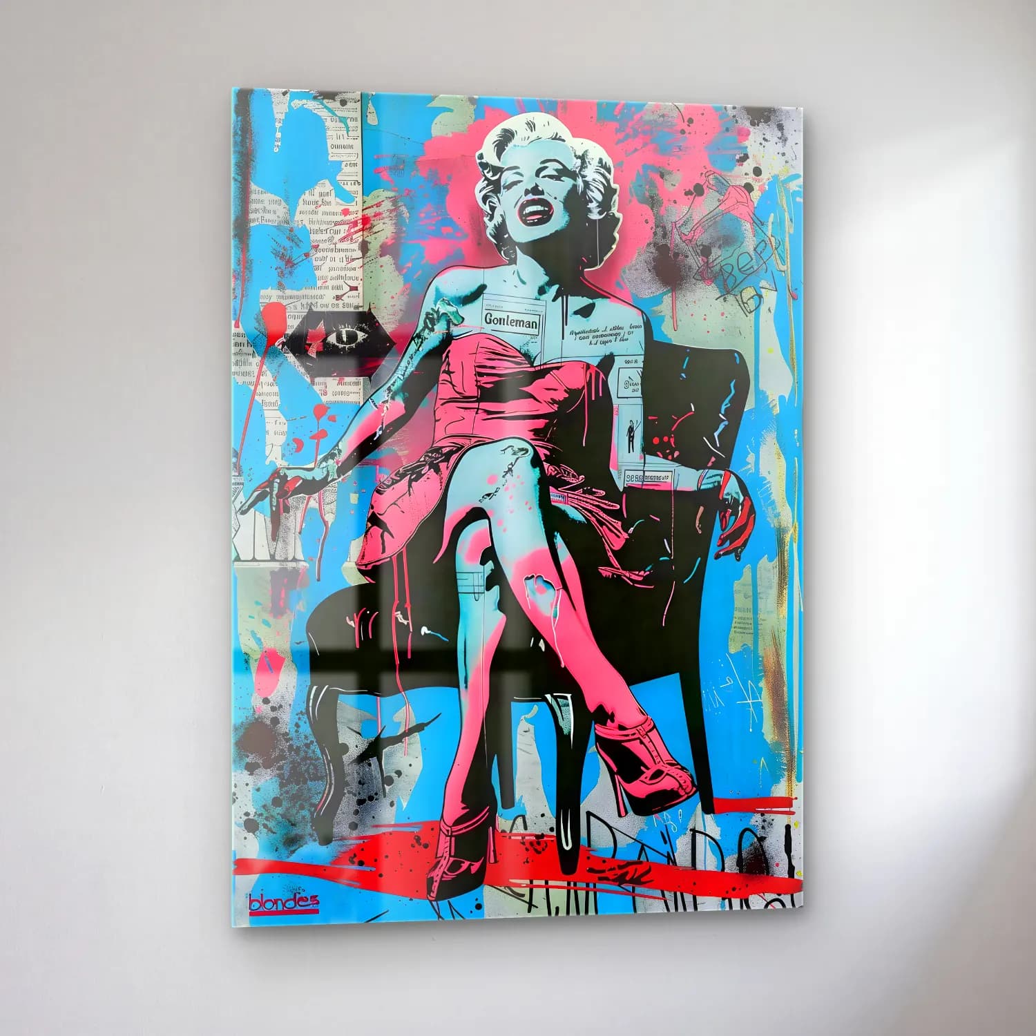 Pop Art Elbiseli Kadın cam tablo — sol açıdan görünüm
