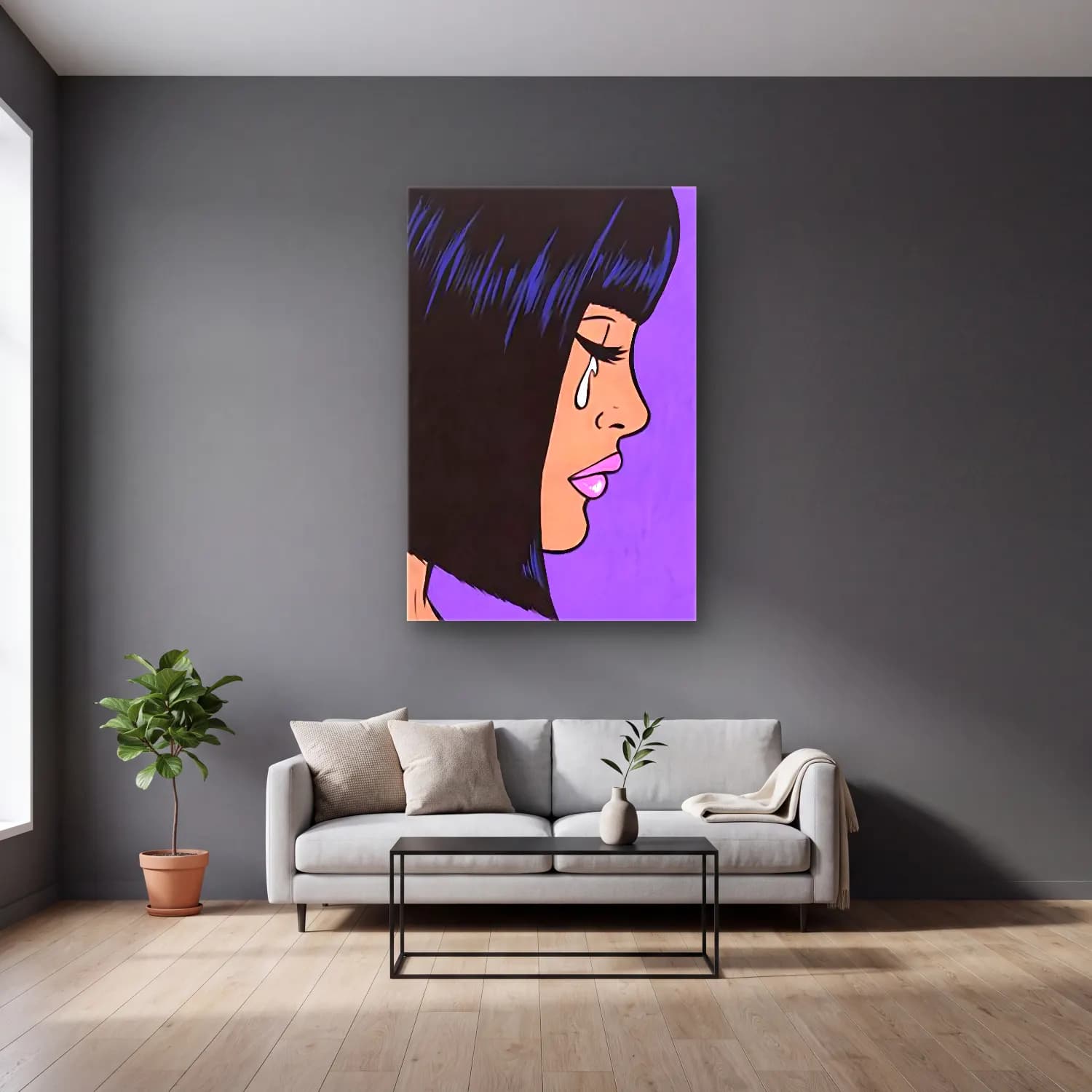 Pop Art Kadın Portresi No. 35 cam tablo — gri duvarlı salonda