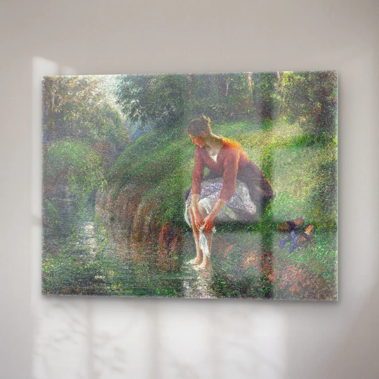 Camille Pissarro – Woman Bathing Her Feet in a Brook – Pastel Tonlar cam tablo — sağ açıdan görünüm